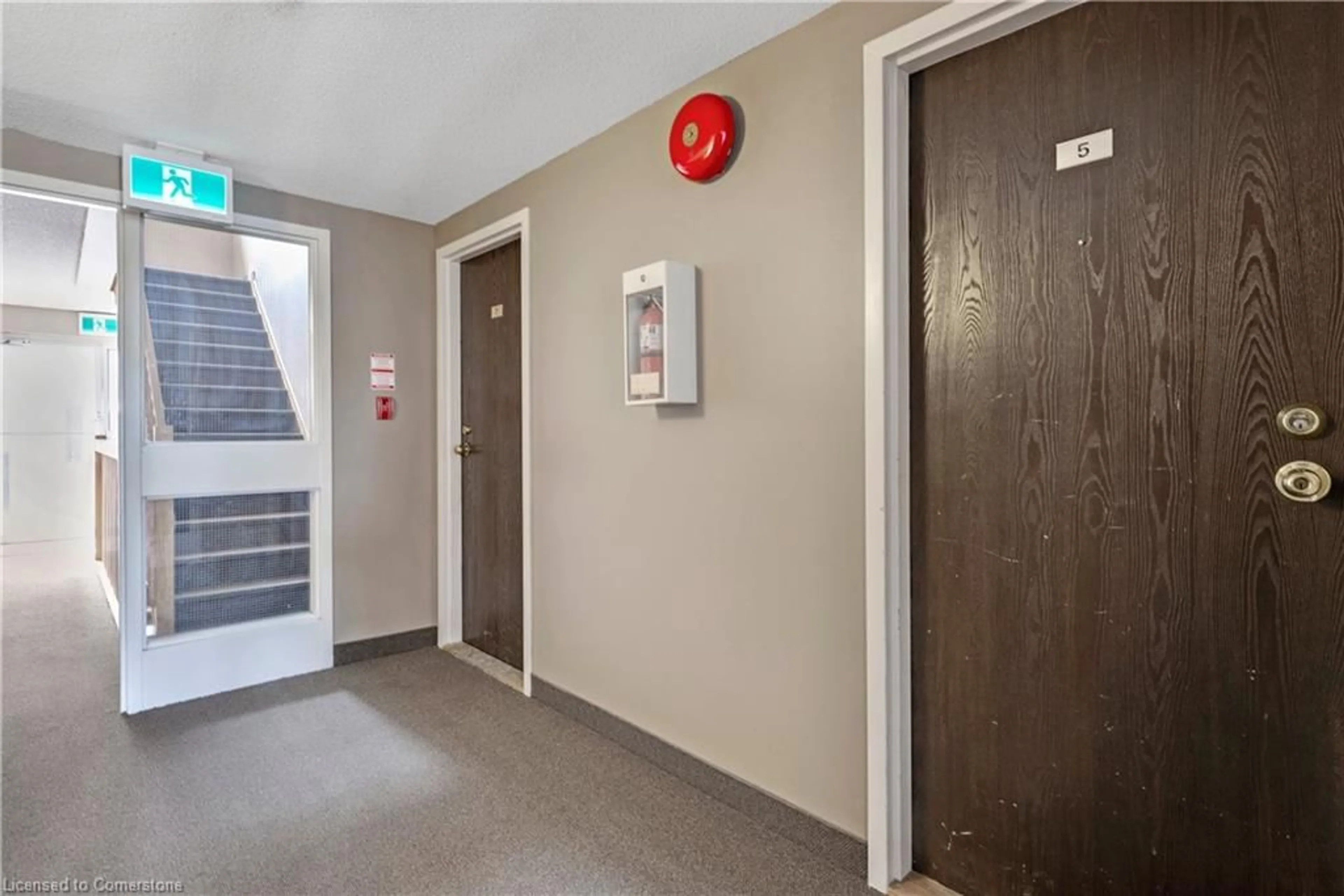 Indoor foyer for 329 Northlake Dr #5, Waterloo Ontario N2V 1Z1