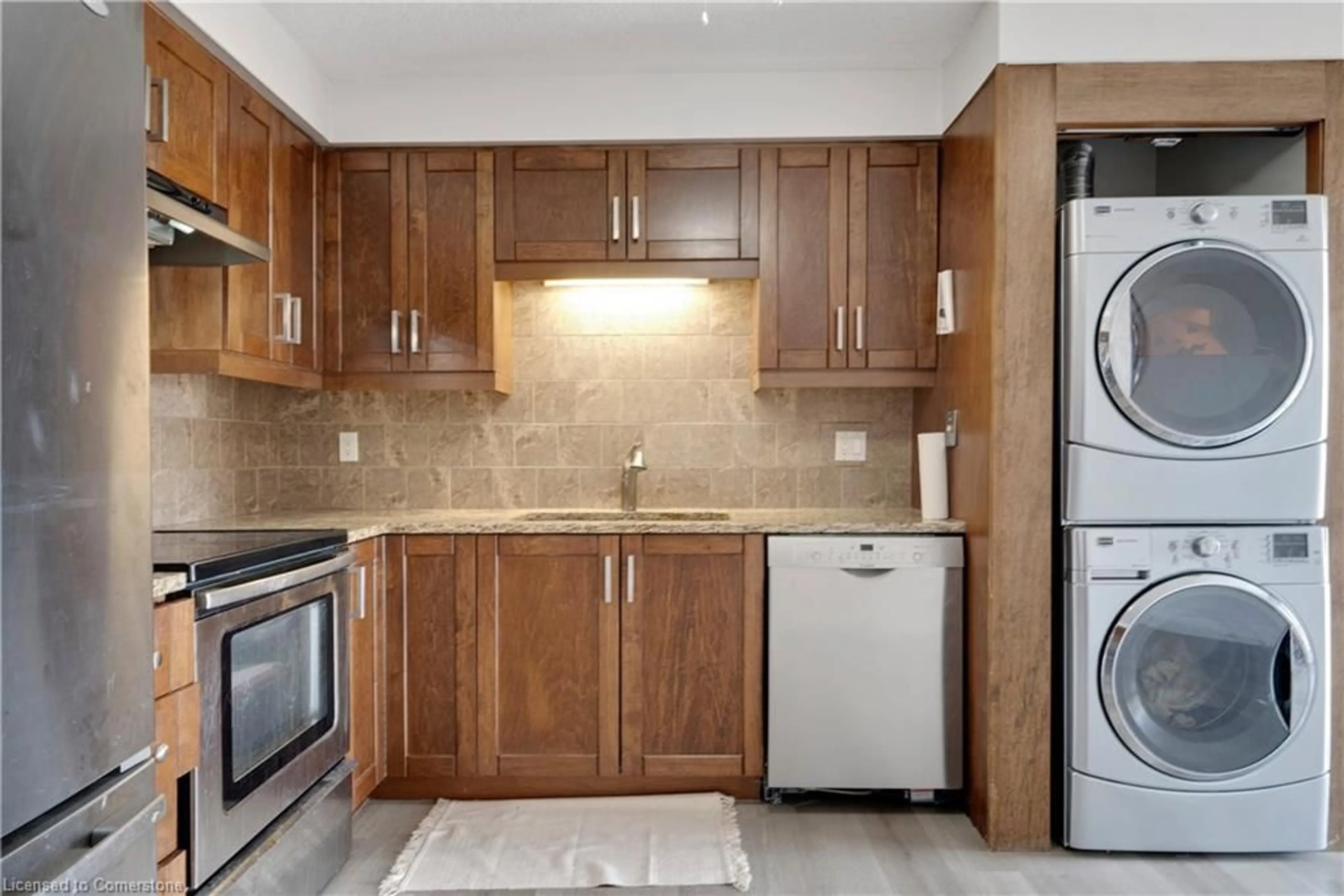 Standard kitchen, unknown for 329 Northlake Dr #5, Waterloo Ontario N2V 1Z1