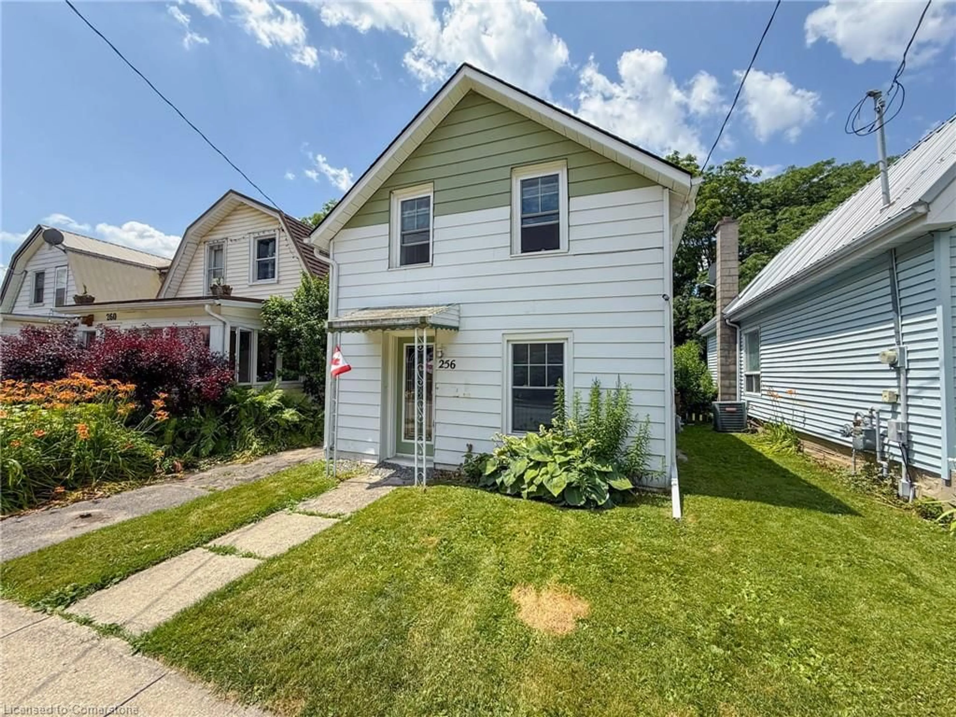 A pic from outside/outdoor area/front of a property/back of a property/a pic from drone, street for 256 Head St, Simcoe Ontario N3Y 3A9