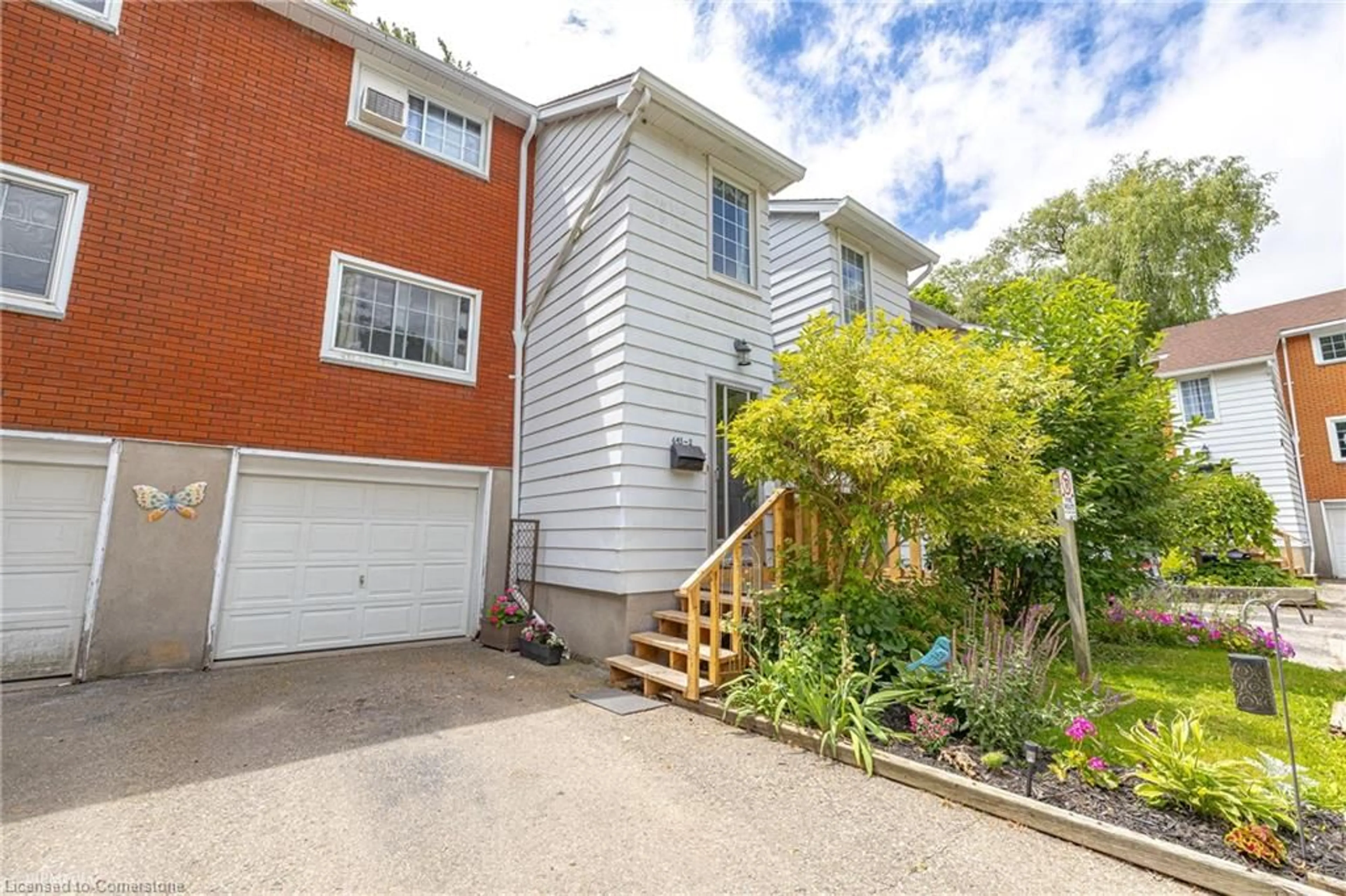 A pic from outside/outdoor area/front of a property/back of a property/a pic from drone, street for 643 Albert St #2, Waterloo Ontario N2L 3V5