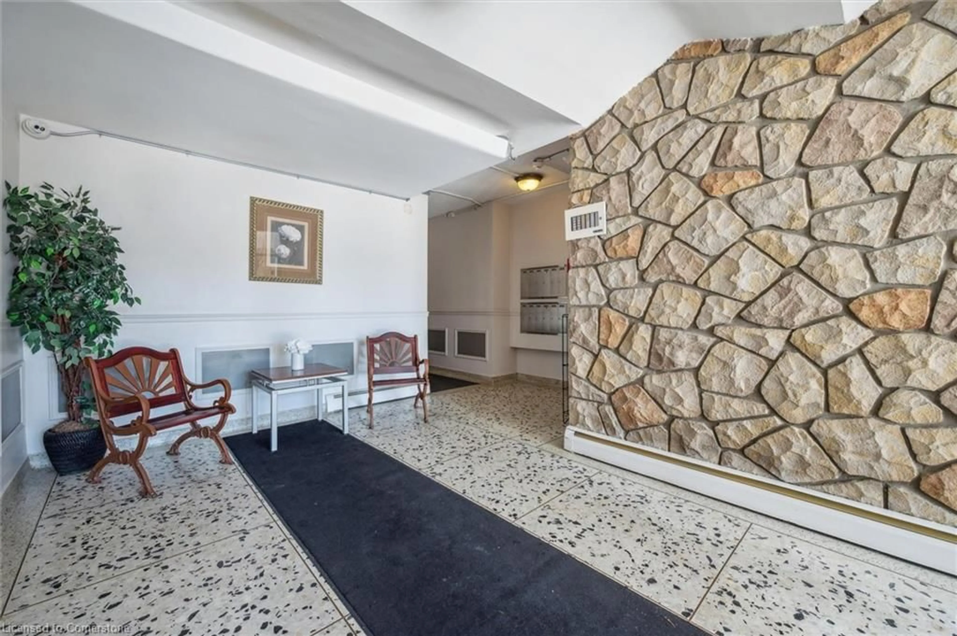 Lobby for 293 Mohawk Rd #302, Hamilton Ontario L9A 2J1