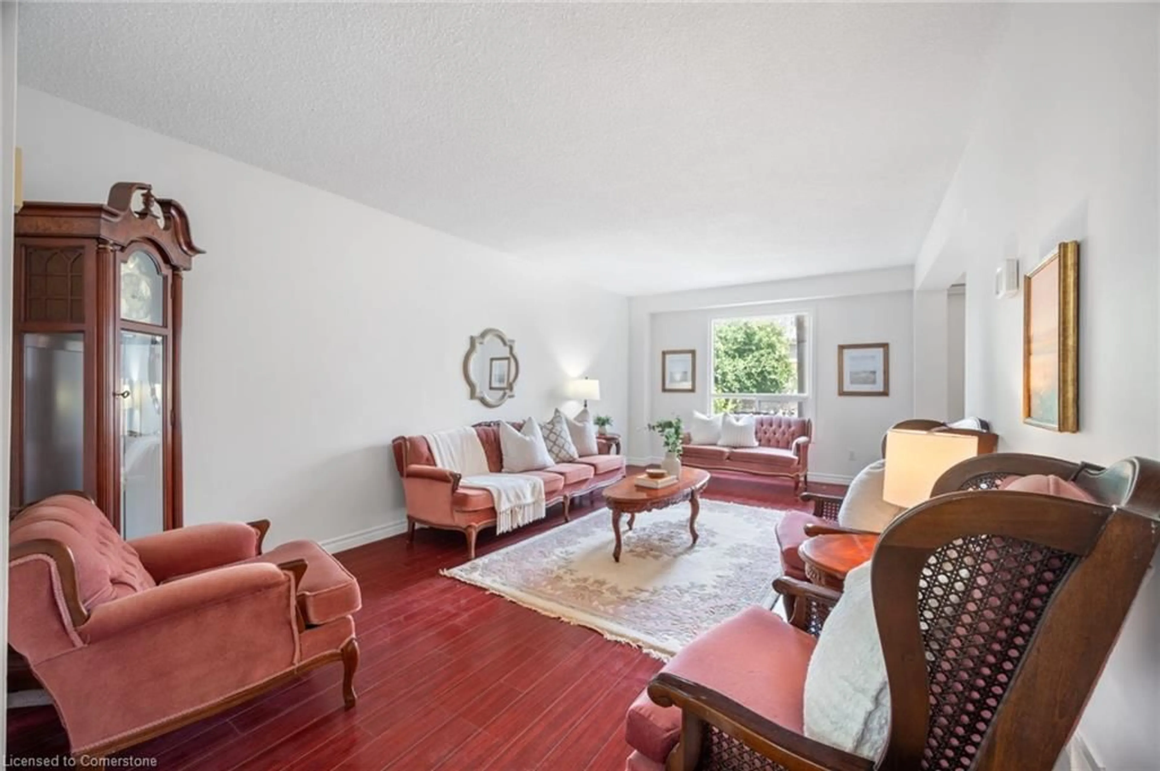 Living room with furniture, unknown for 4207 Elora Dr, Peel Ontario L5B 2Y6