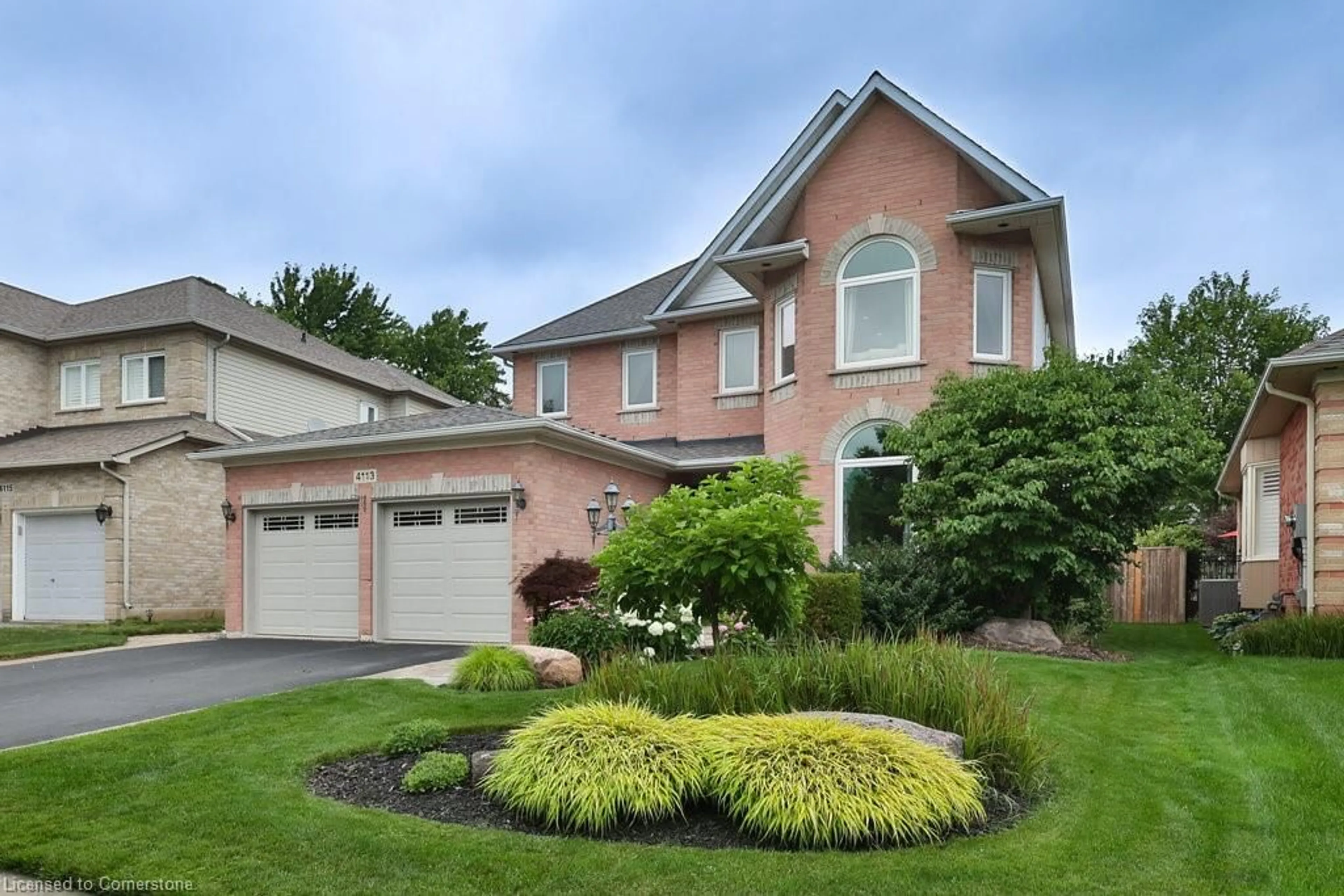Home with brick exterior material, street for 4113 Bonavista Cres, Burlington Ontario L7M 4J3