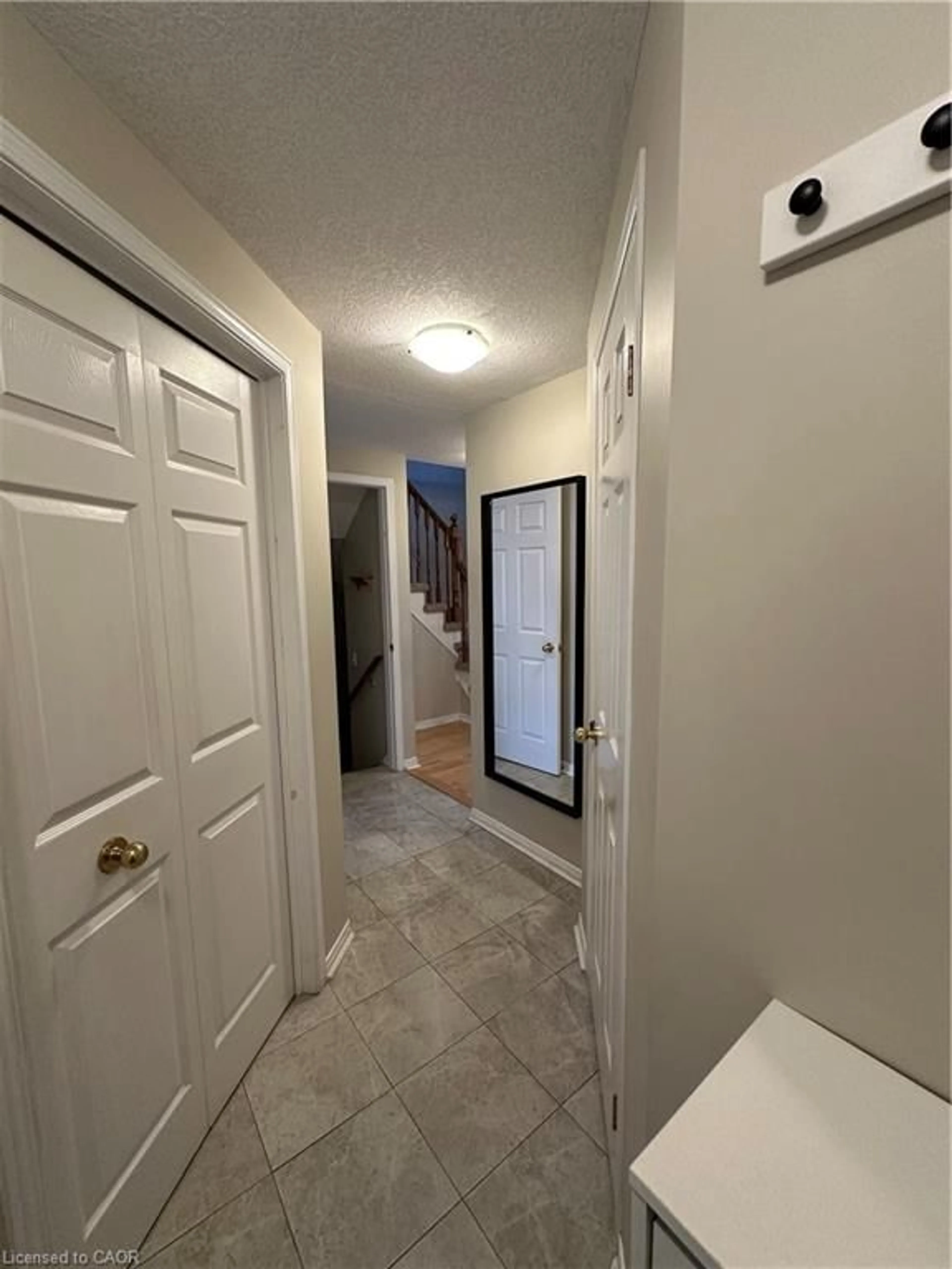 Indoor entryway for 158 Wilderness Dr, Kitchener Ontario N2E 3R7