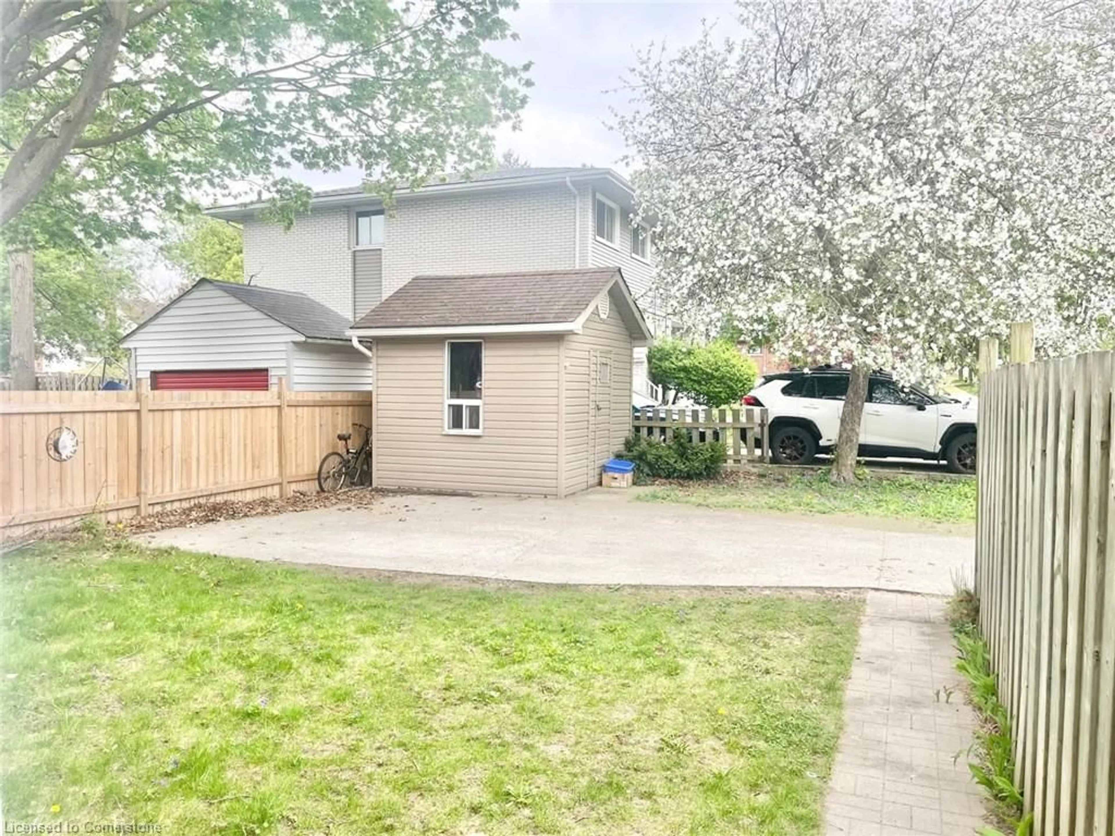 A pic from outside/outdoor area/front of a property/back of a property/a pic from drone, street for 305 Patricia Ave, Kitchener Ontario N2M 1K2