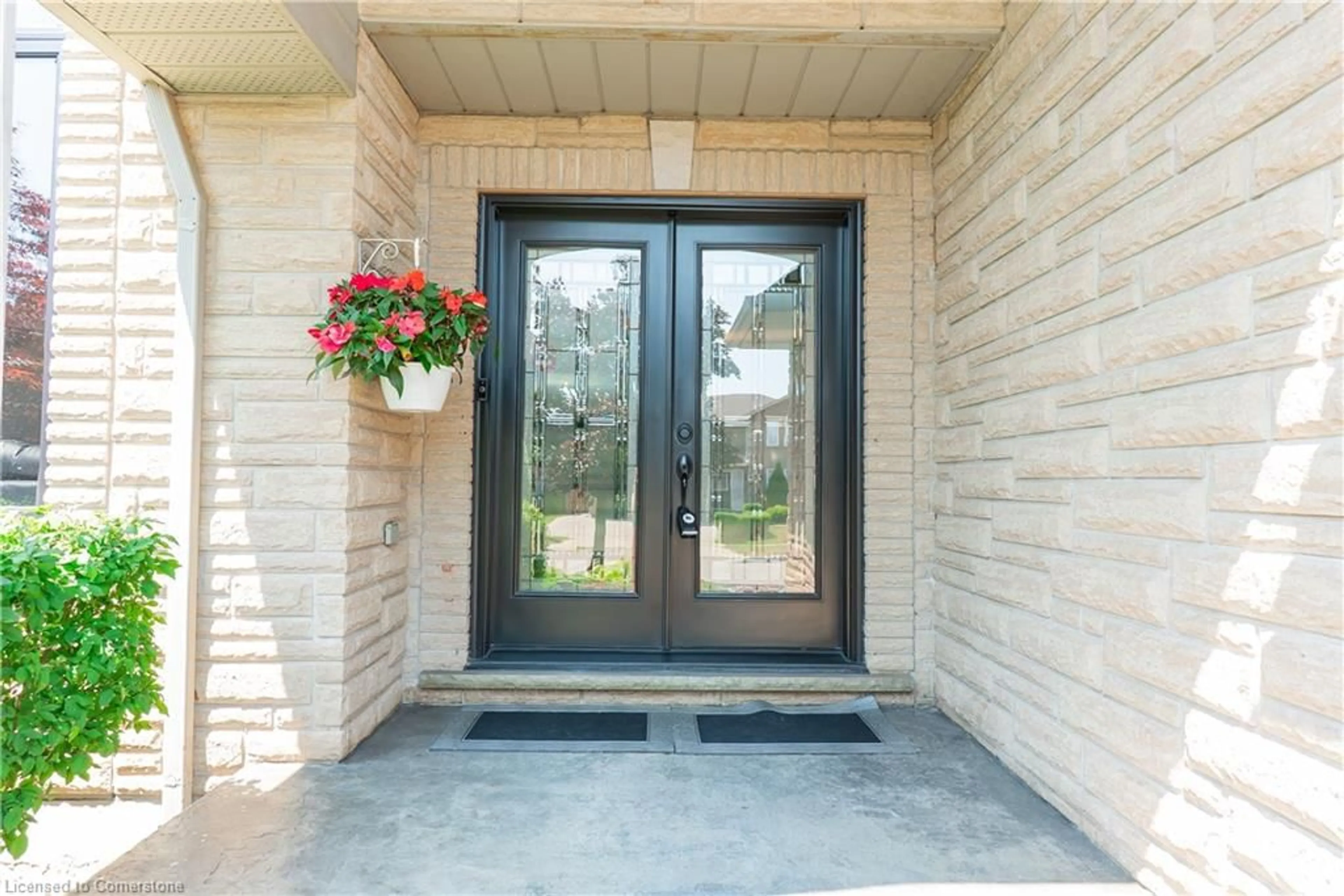 Indoor entryway for 22 Tuscani Dr, Stoney Creek Ontario L8E 5W4
