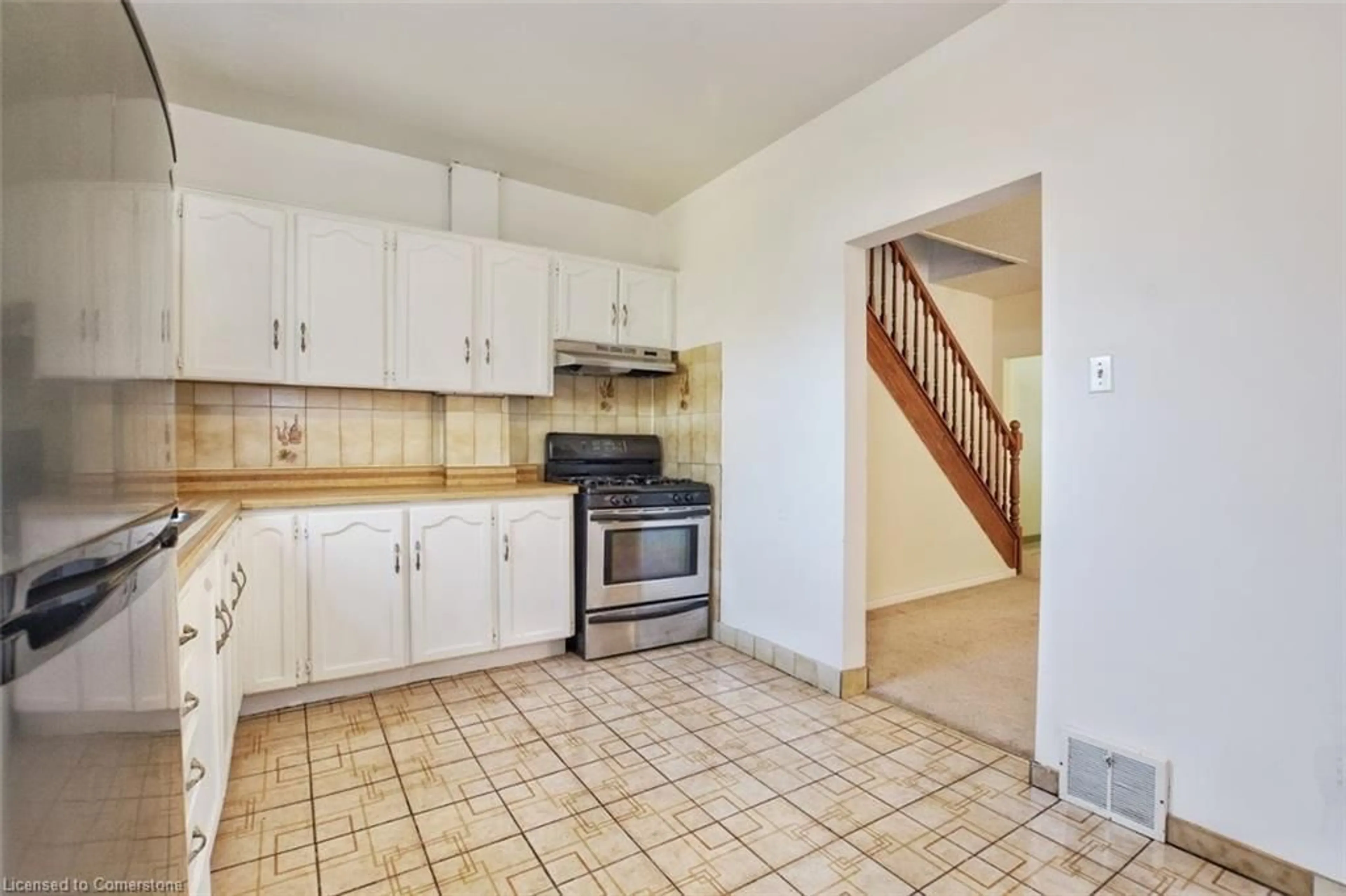 Standard kitchen, ceramic/tile floor for 59 Strathcona Ave, Hamilton Ontario L8P 4J1