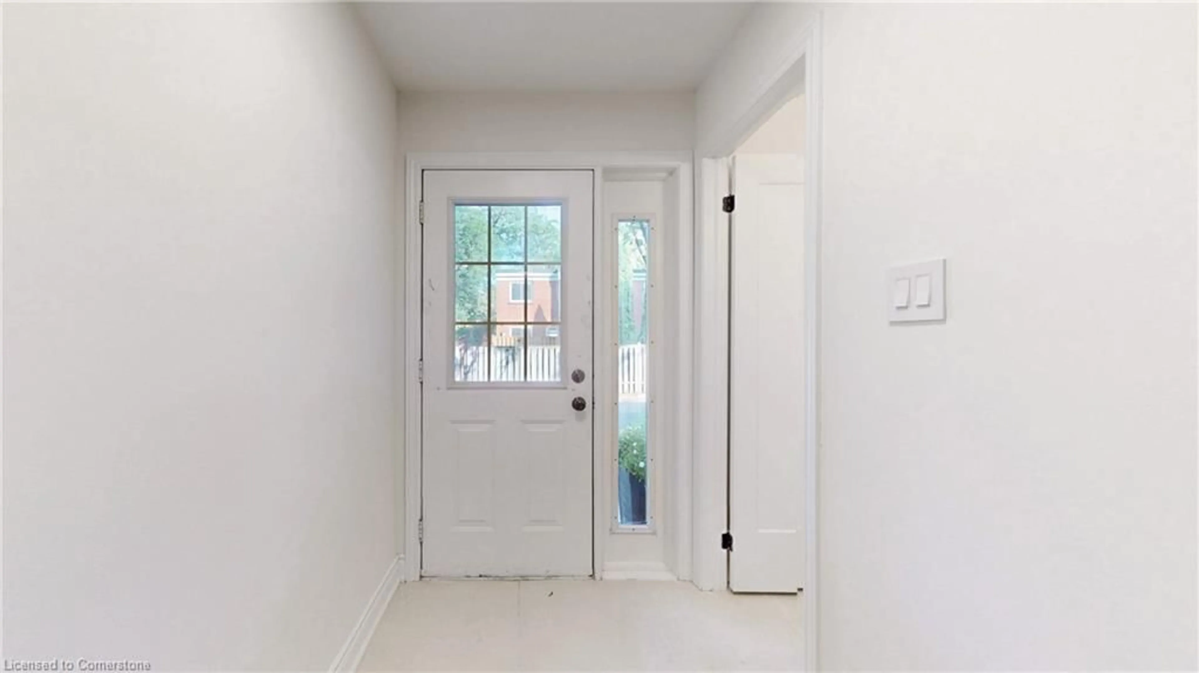 Indoor entryway for 1335 Guelph Rd #10, Burlington Ontario L7P 2T2