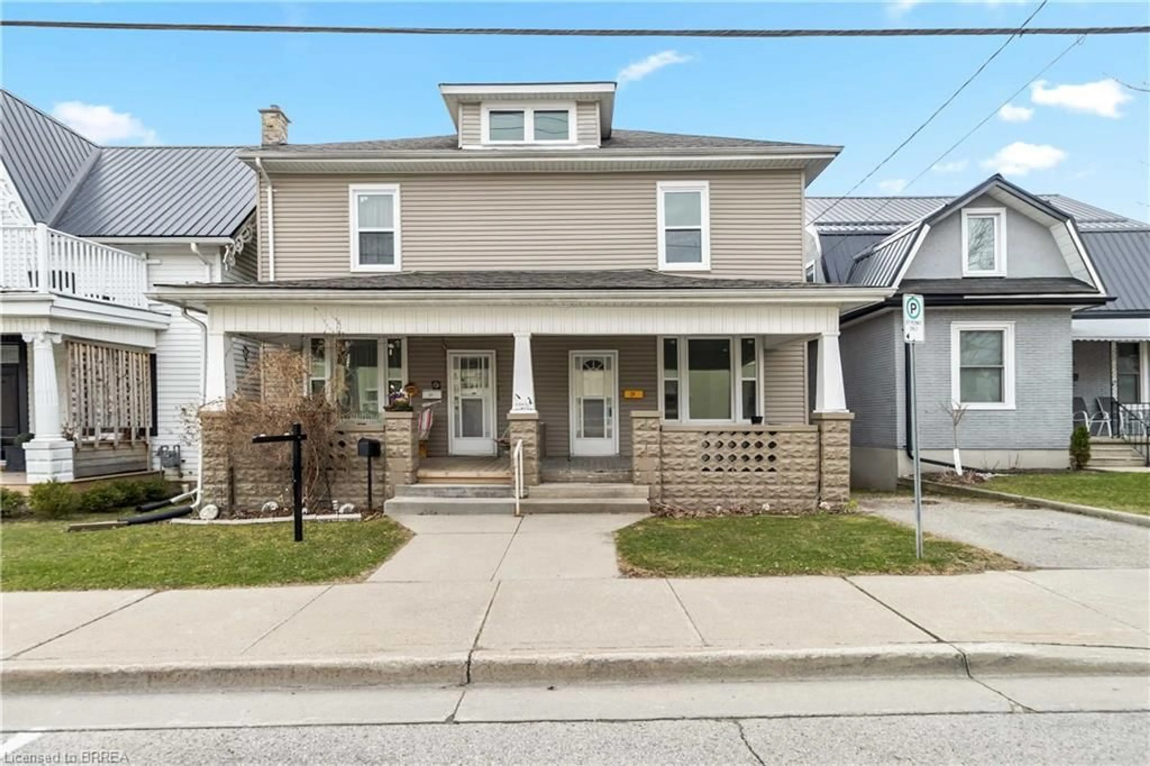 Home with vinyl exterior material, street for 29/31 London St, Tillsonburg Ontario N4G 2K9