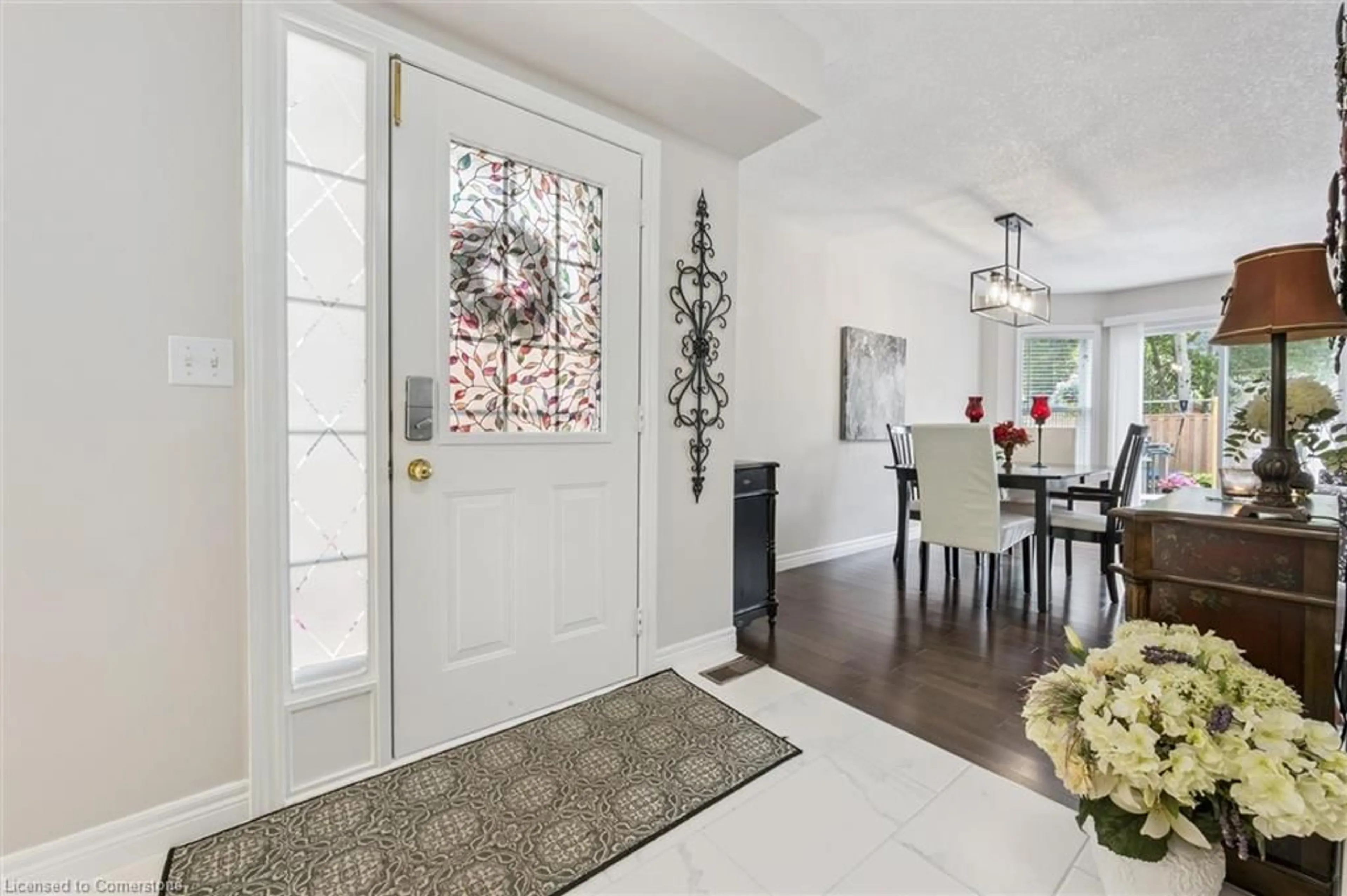 Indoor entryway for 513 Dansbury Dr, Waterloo Ontario N2K 4K8
