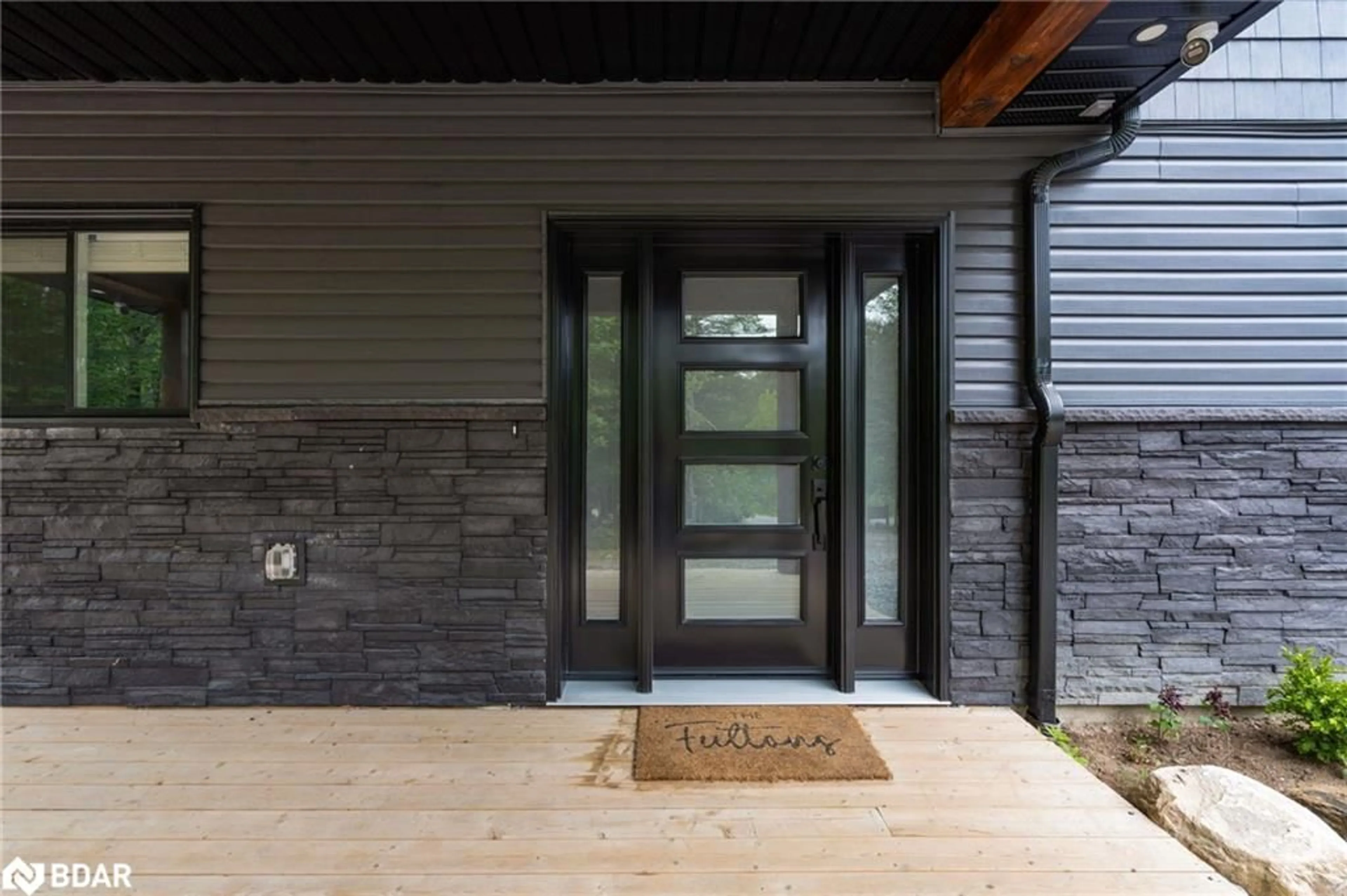 Indoor entryway for 1030 Hawn Road Rd, Bracebridge Ontario P1L 1X1