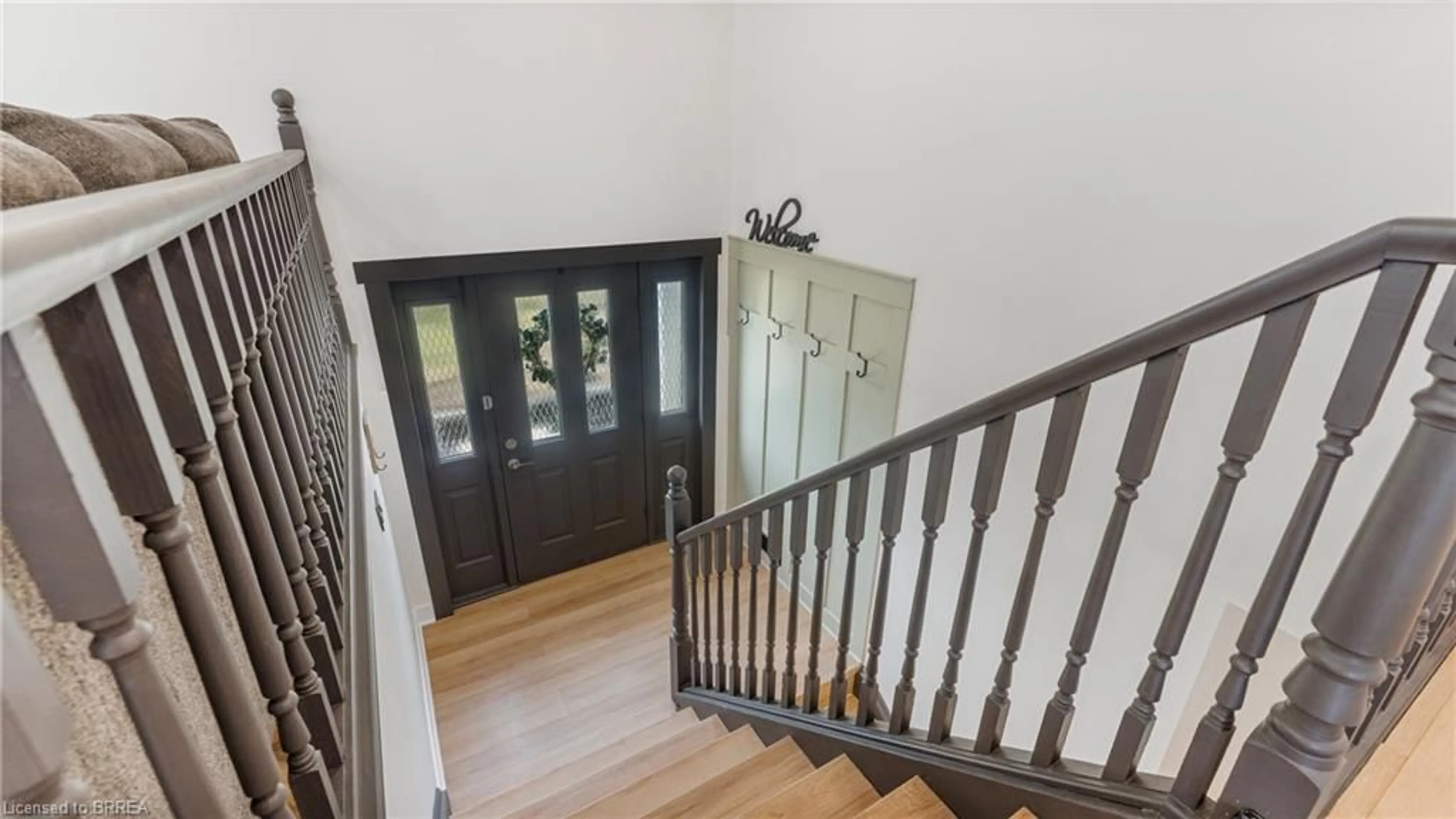 Indoor foyer for 1980 Old Highway 24, Wilsonville Ontario N0E 1Z0