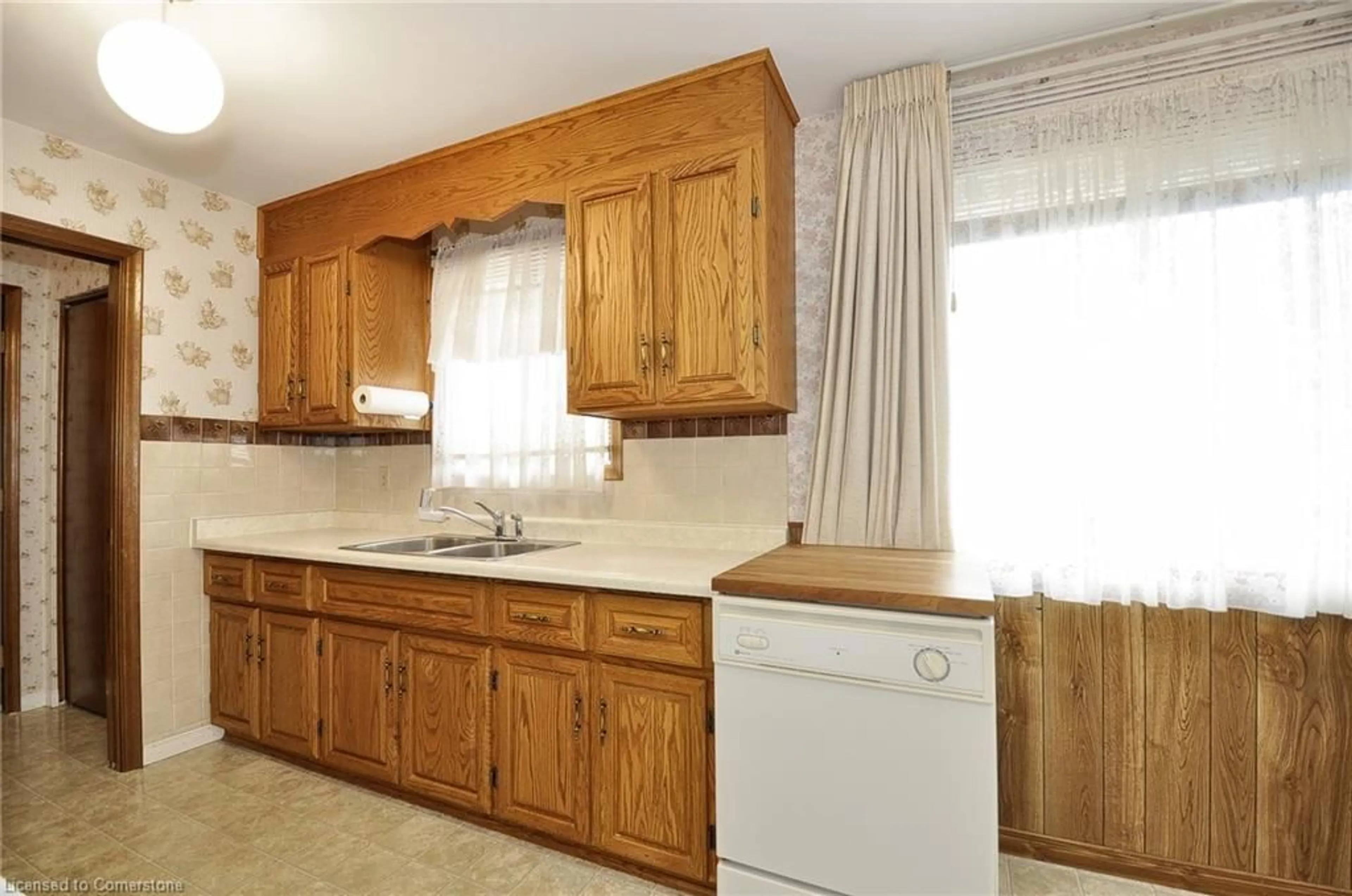 Standard kitchen, unknown for 23 Gibson Crt, Kitchener Ontario N2B 2P1