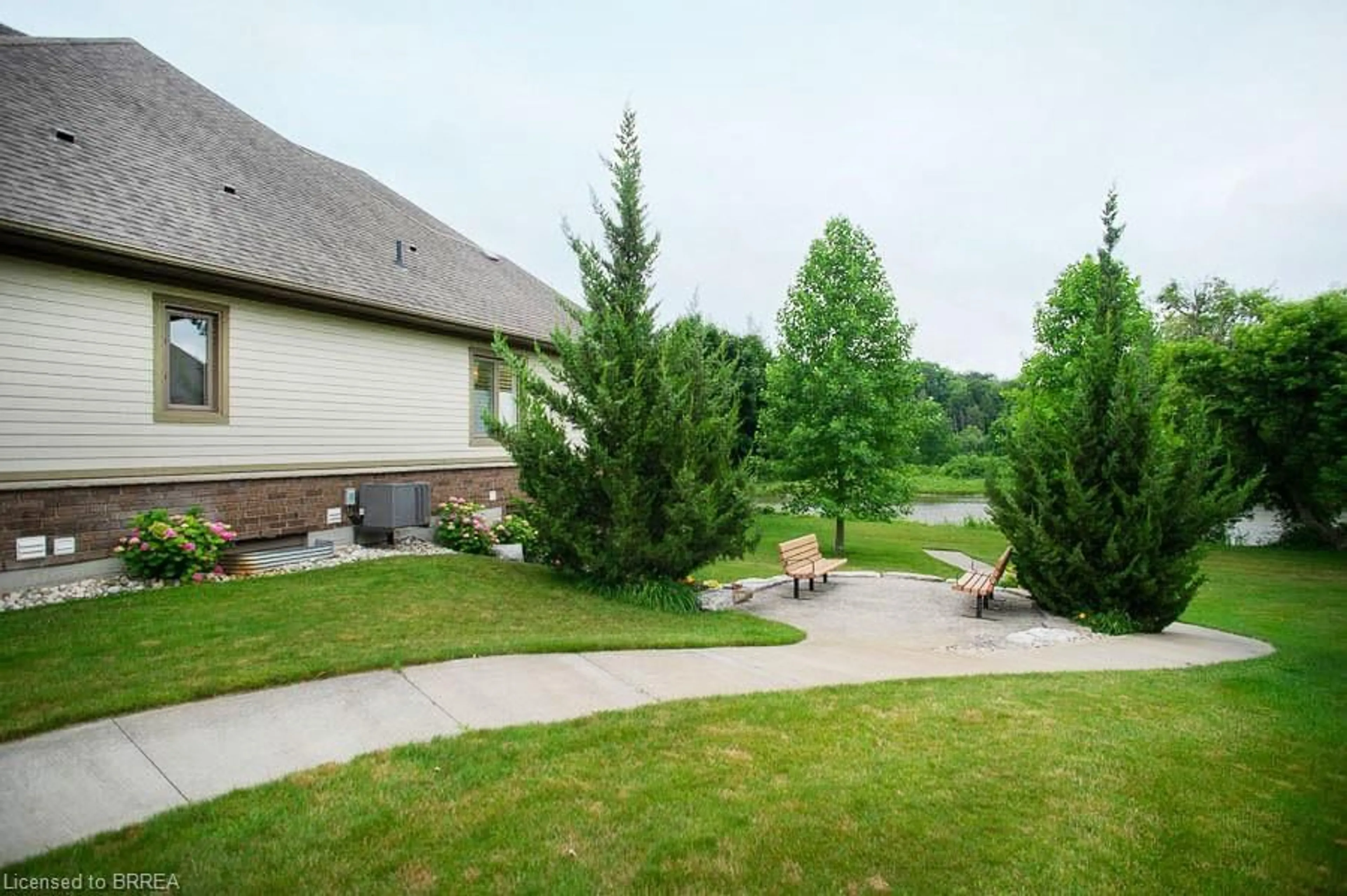 Patio, unknown for 158 Willow St #6, Paris Ontario N3L 0C5