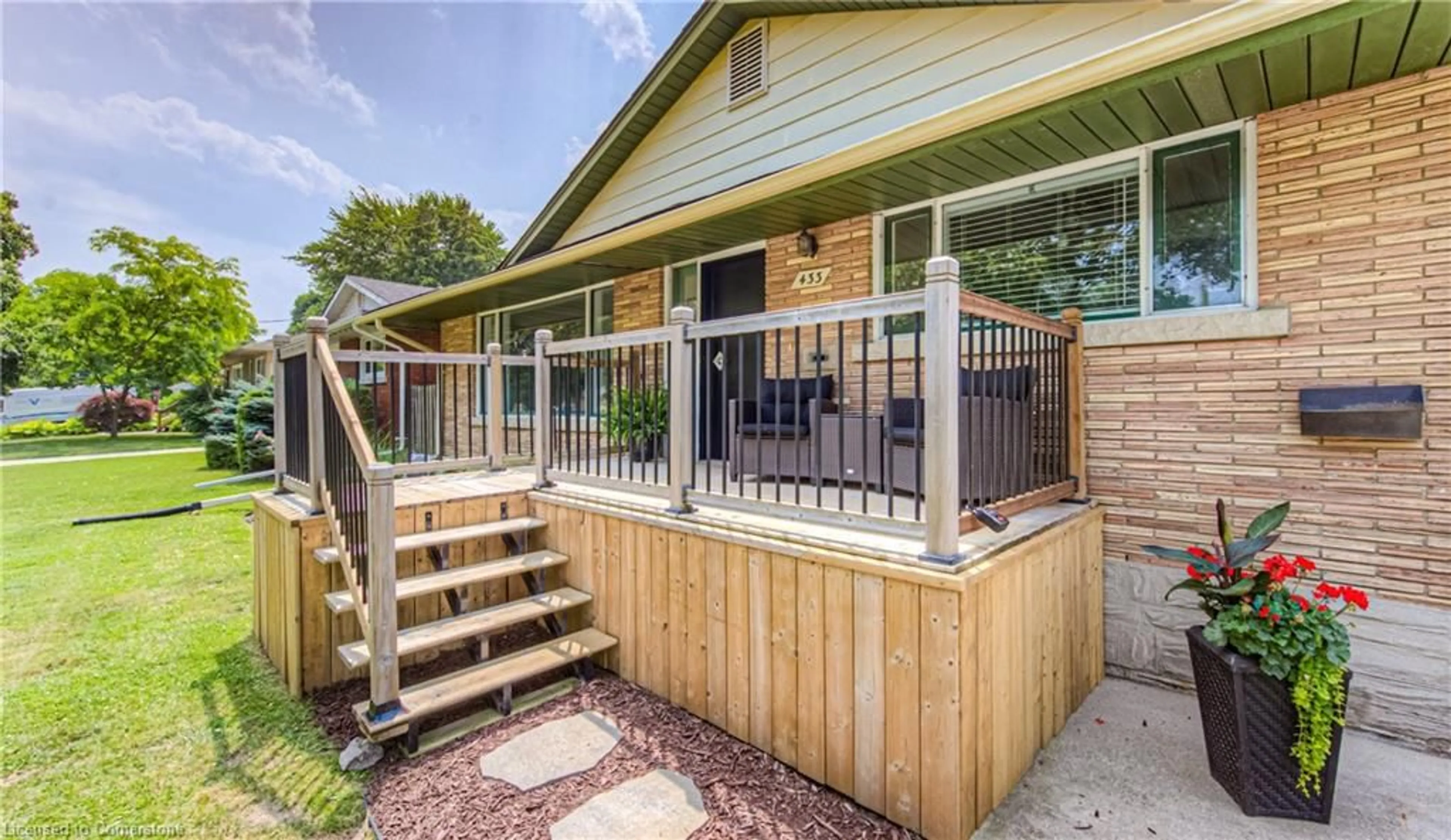 Patio, street for 433 Dumfries Ave, Kitchener Ontario N2H 2E9