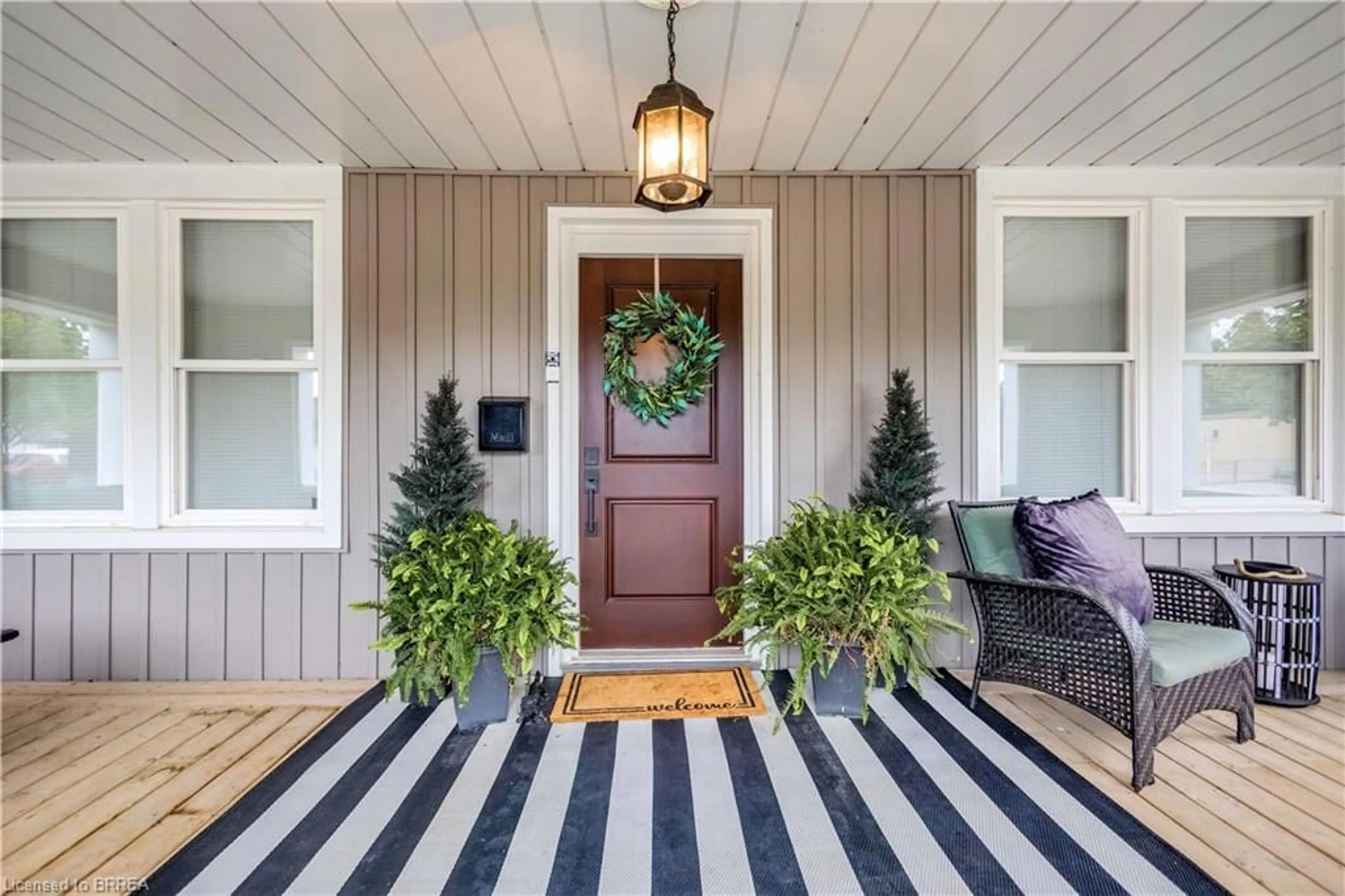 Indoor entryway for 13 Ball St, Paris Ontario N3L 1W8