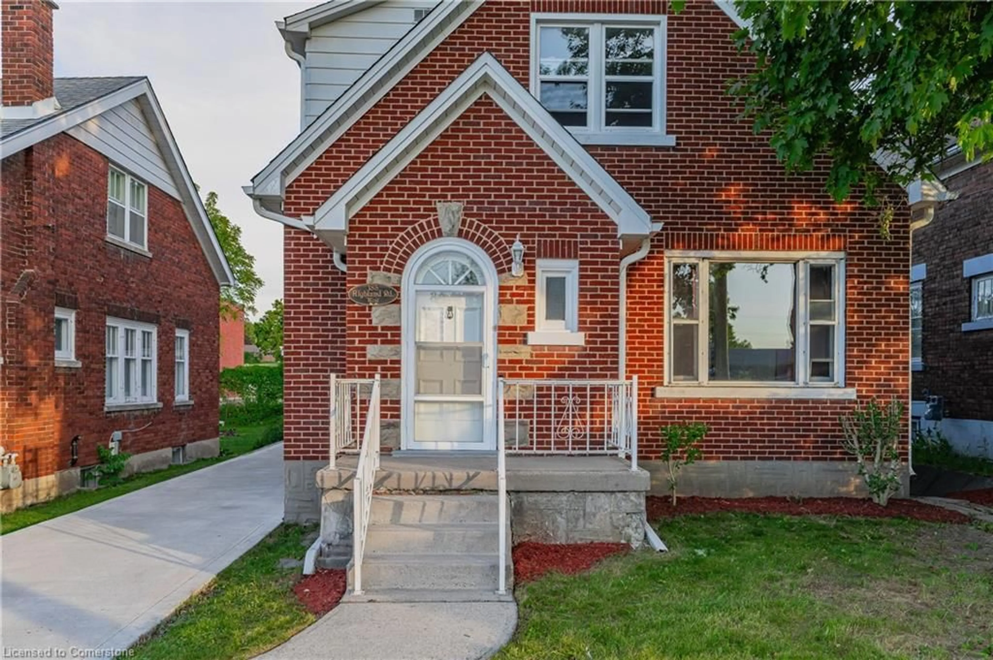 Home with brick exterior material, street for 185 Highland Rd, Kitchener Ontario N2M 3C1