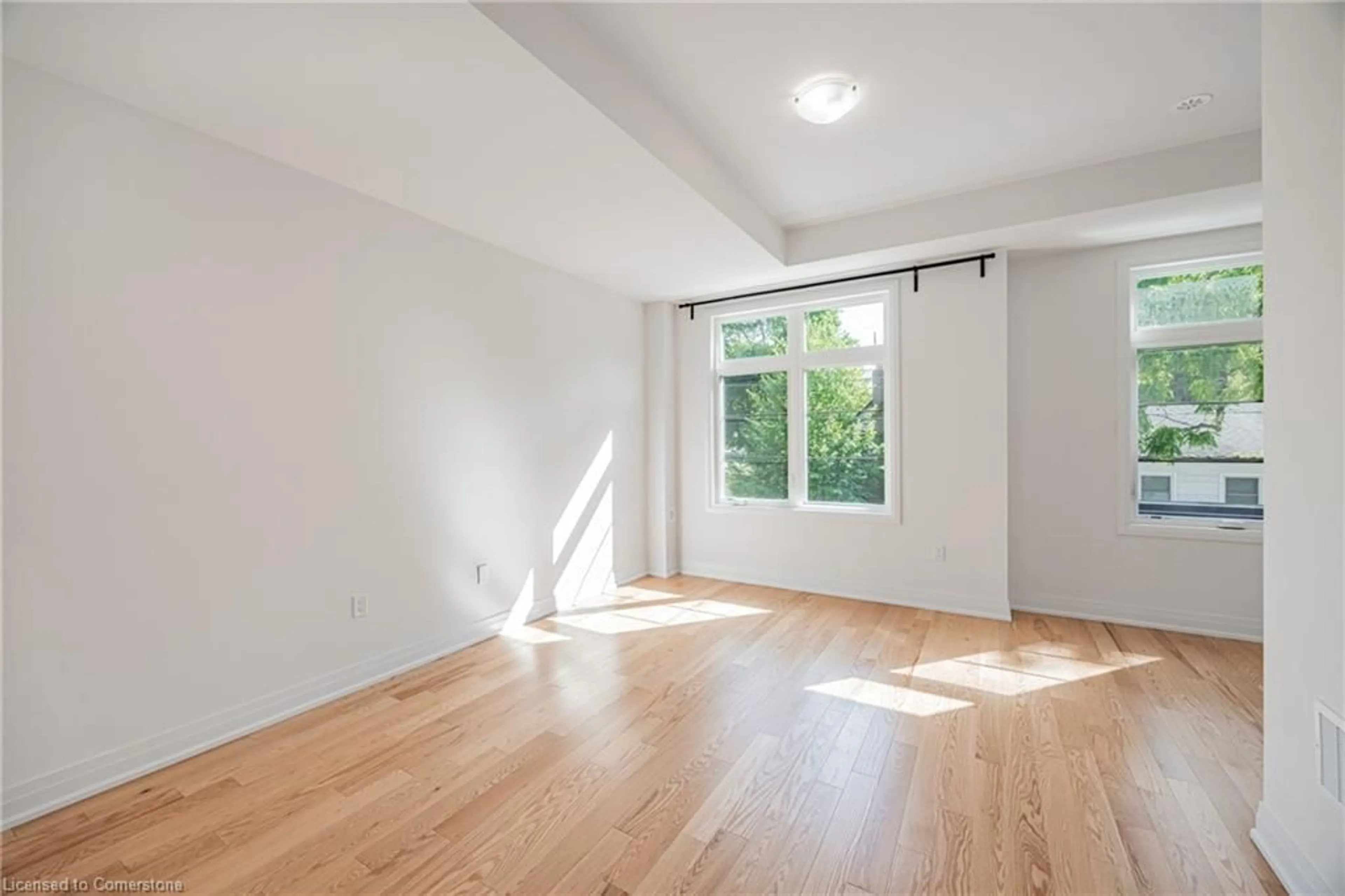 A pic of a room for 209 Wyndham Street St, Mississauga Ontario L5M 2S5