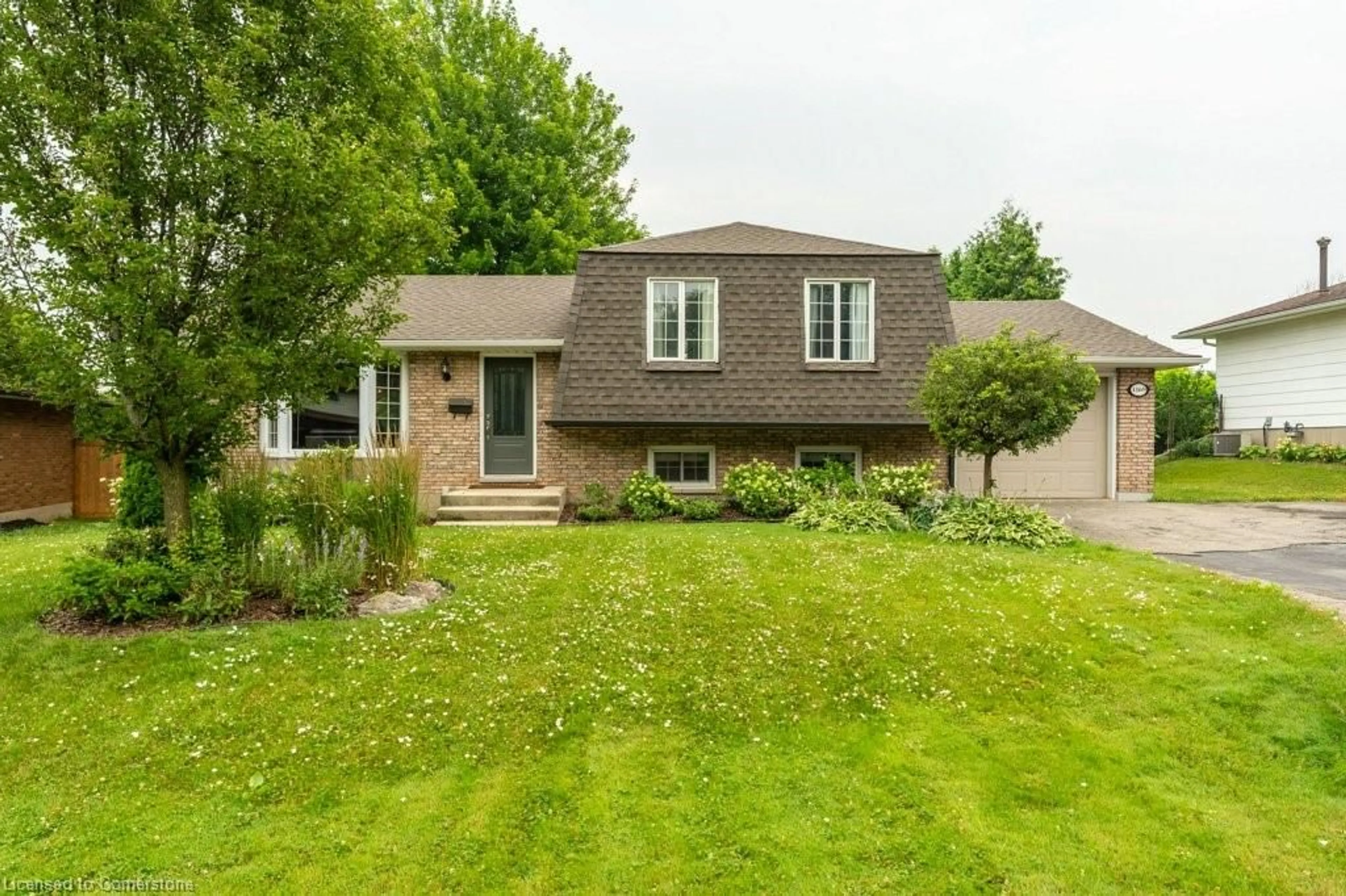 Home with brick exterior material, street for 4169 Highland Park Dr, Beamsville Ontario L3J 0K4