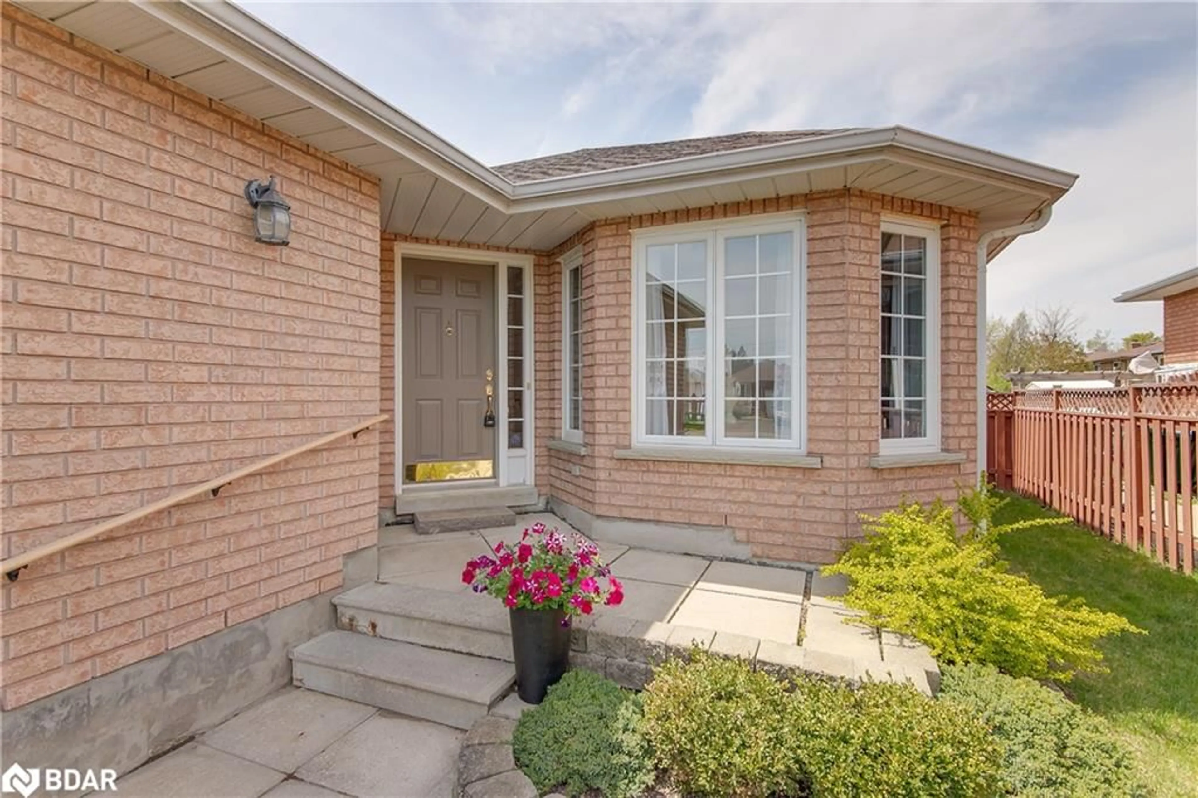 Home with brick exterior material, street for 72 Buchanan St, Barrie Ontario L4M 6B7