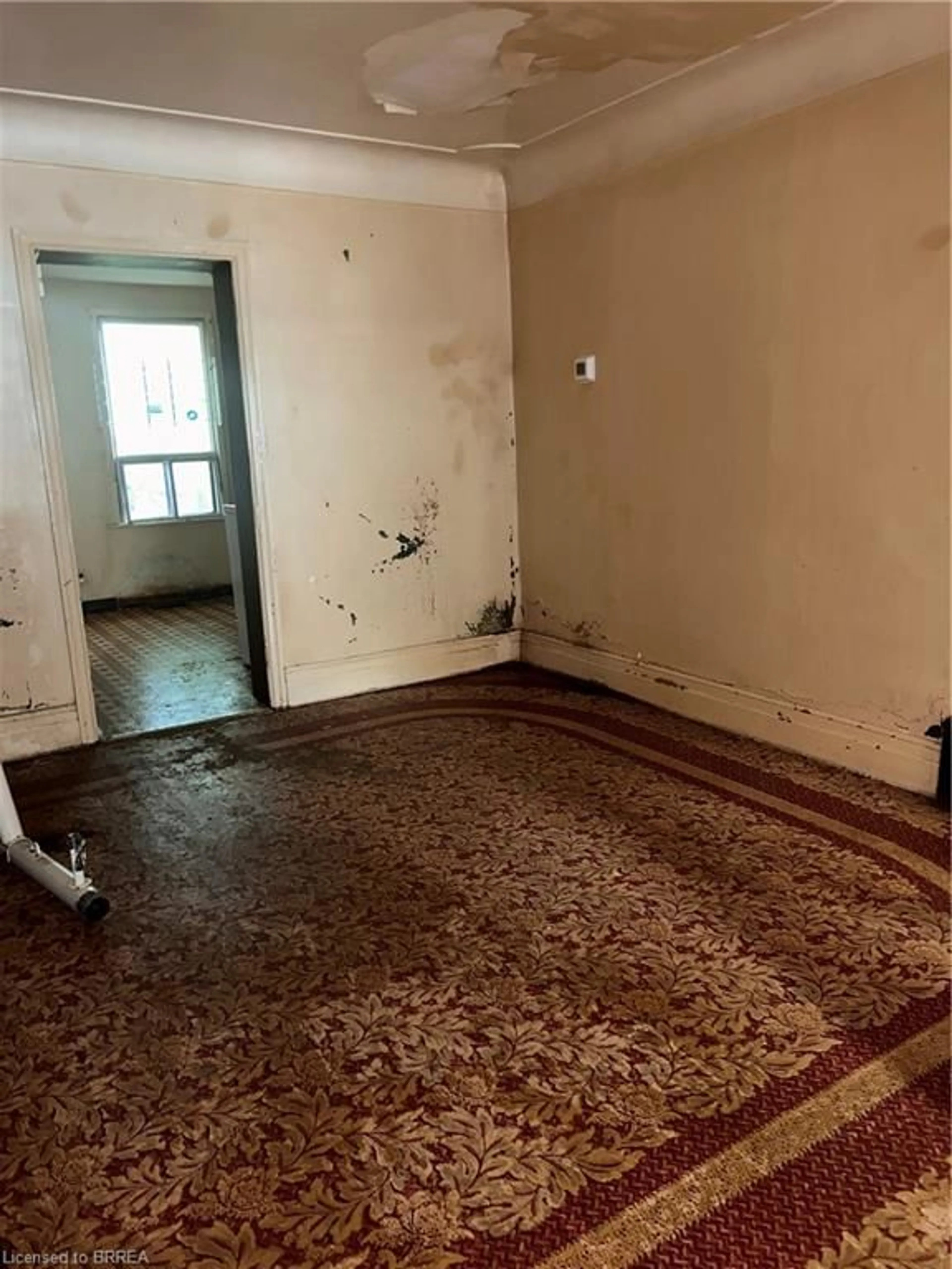 A pic of a room for 23 Edward St, Hamilton Ontario L8L 2V2