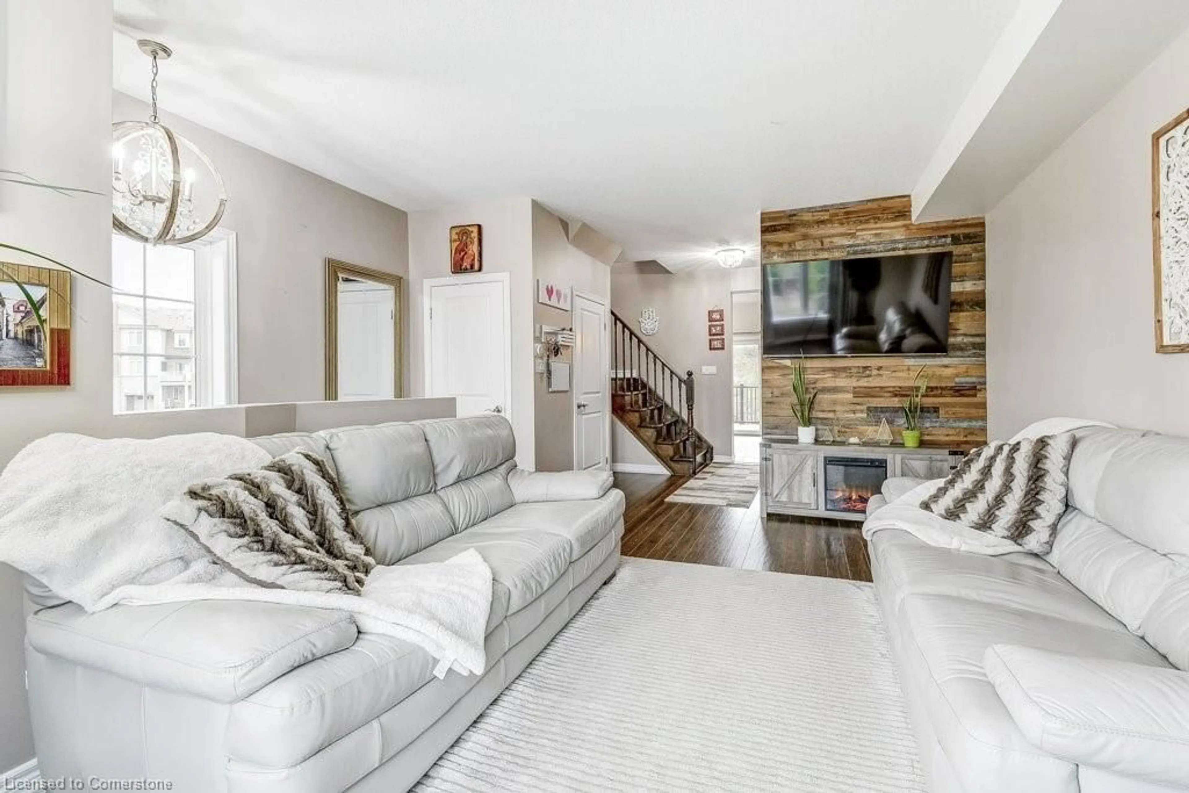 Living room with furniture, unknown for 62 Westbank Trail, Stoney Creek Ontario L8J 0H5
