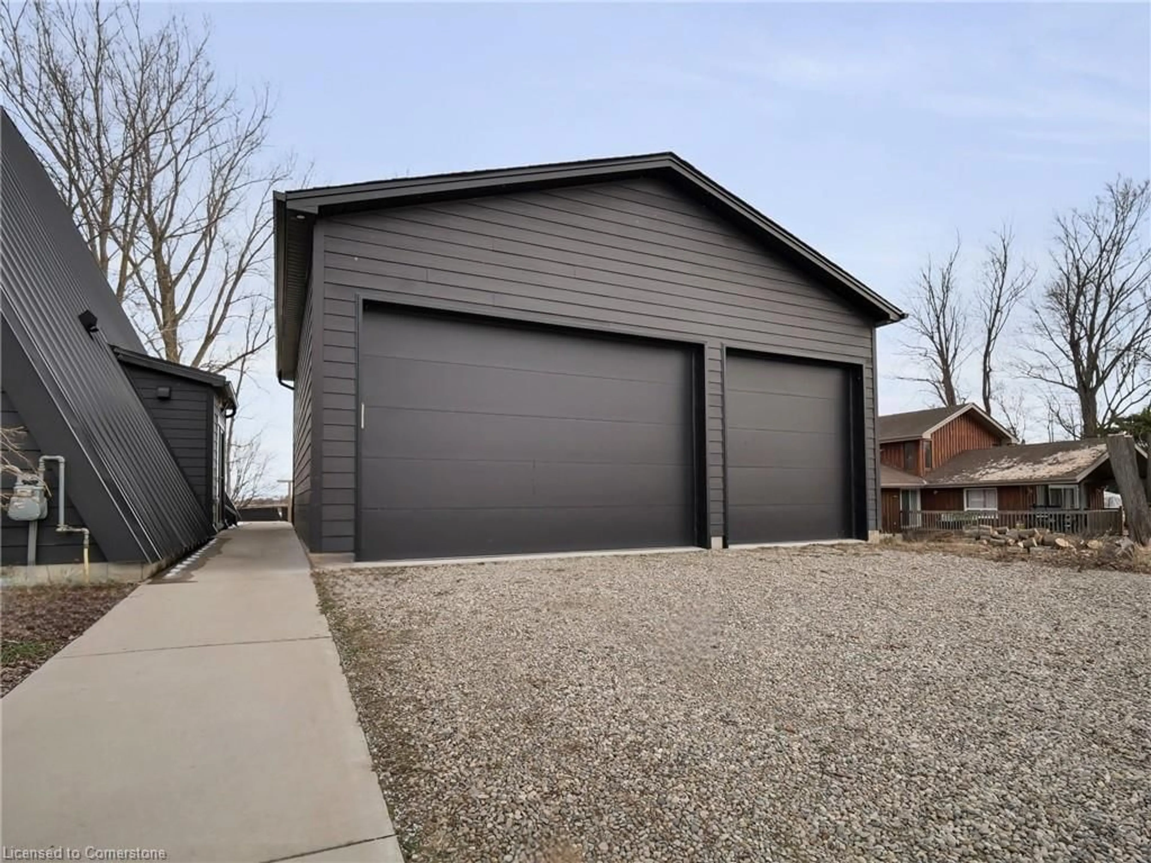 Indoor garage for 8464 Adams Crt, Thedford Ontario N0M 1T0