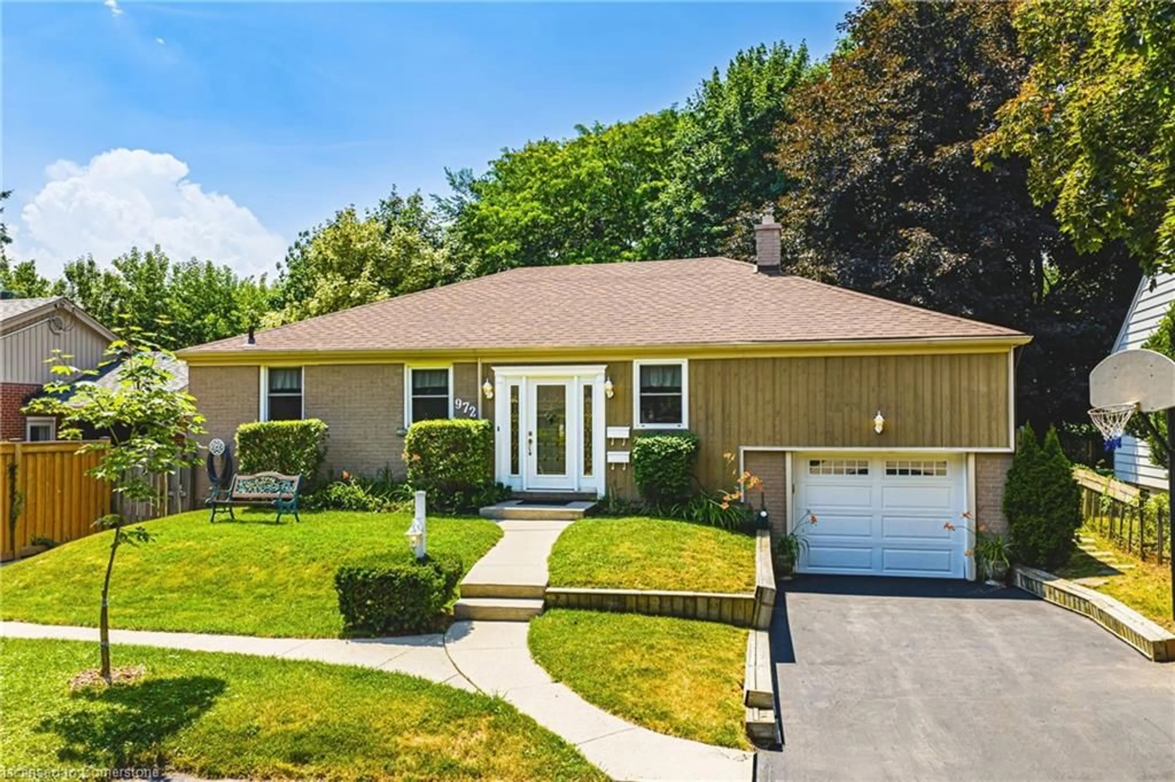 Home with vinyl exterior material, street for 972 Kingsway Dr, Burlington Ontario L7T 3J2