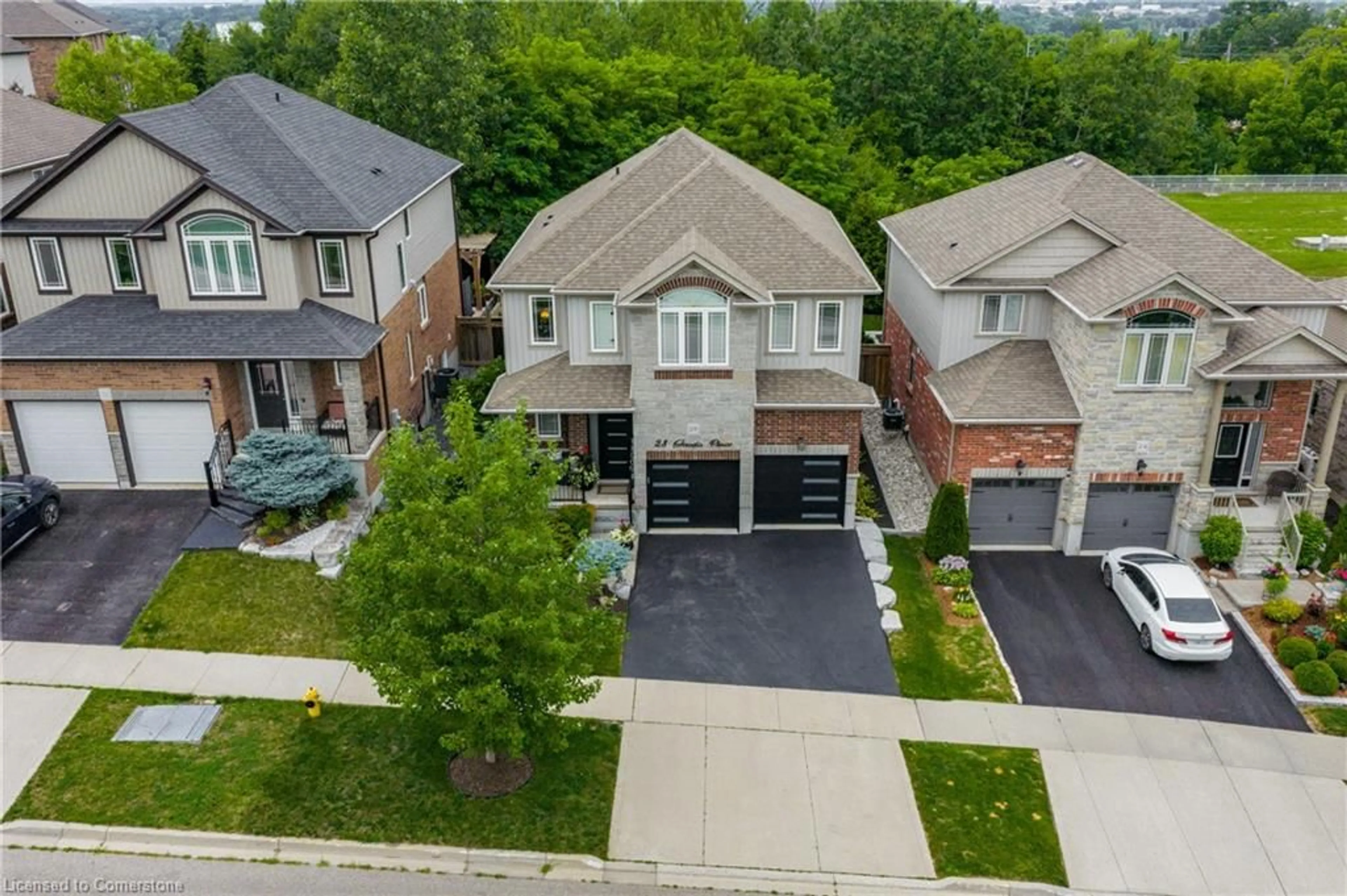 A pic from outside/outdoor area/front of a property/back of a property/a pic from drone, street for 28 Gouda Pl, Cambridge Ontario N1P 0B1