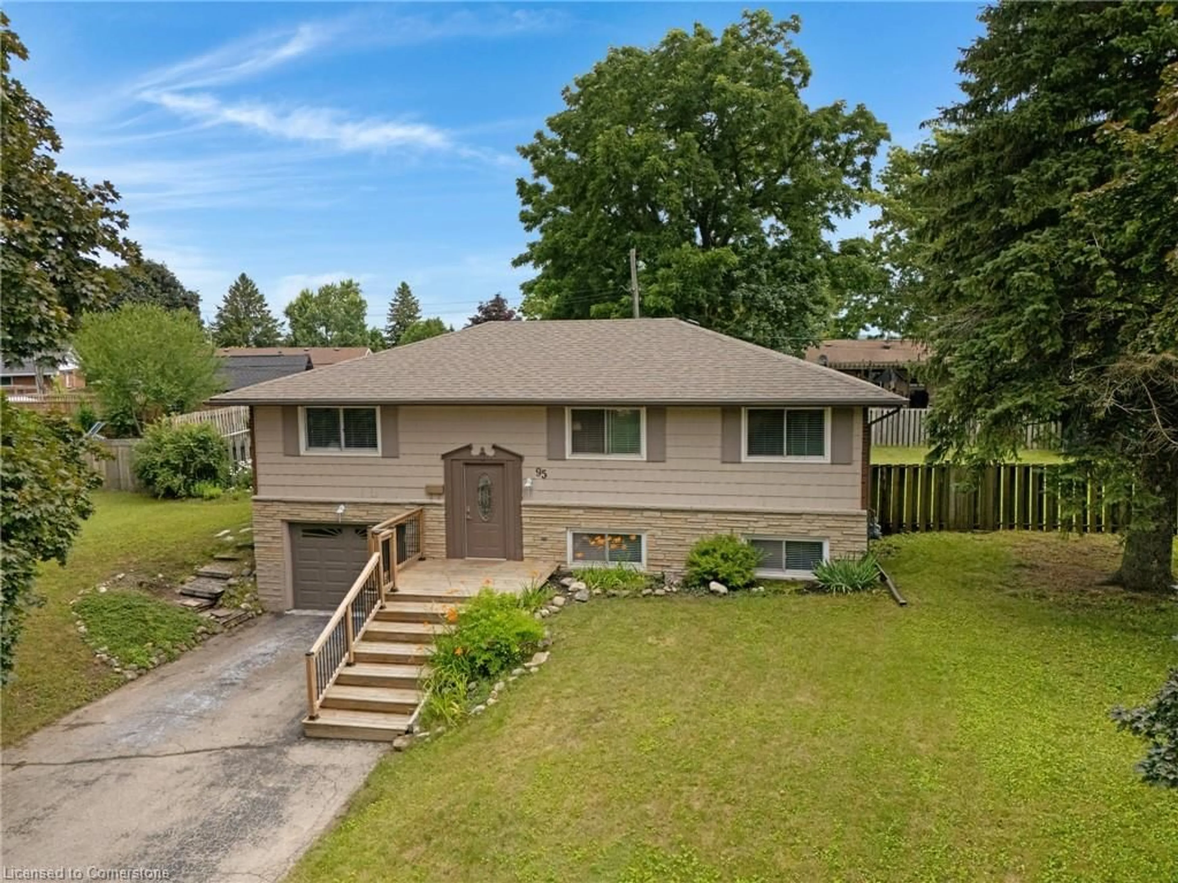 A pic from outside/outdoor area/front of a property/back of a property/a pic from drone, street for 95 Rosslinn Rd, Cambridge Ontario N1S 3K3