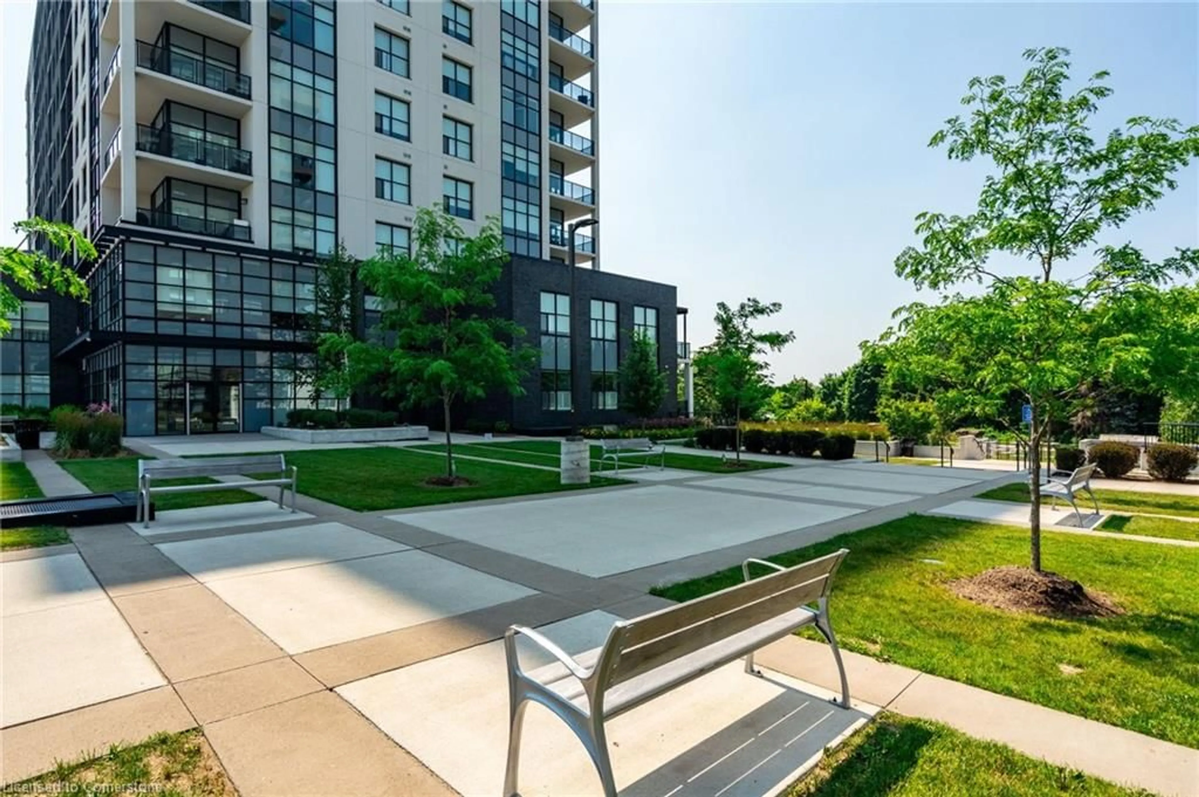 Patio, street for 1878 Gordon St #814, Guelph Ontario N1L 0P4