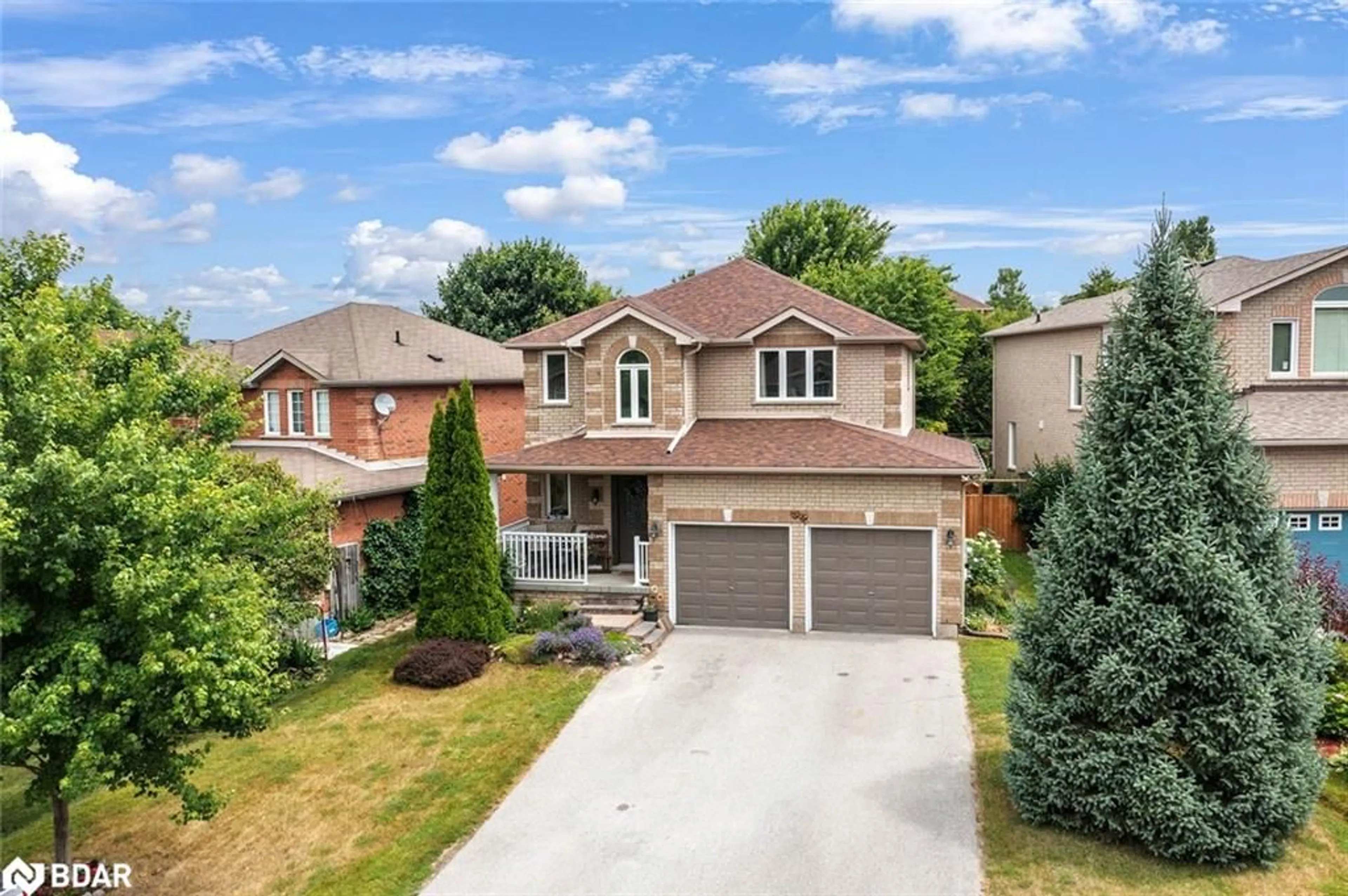 A pic from outside/outdoor area/front of a property/back of a property/a pic from drone, street for 84 Gore Dr, Barrie Ontario L4N 0A9