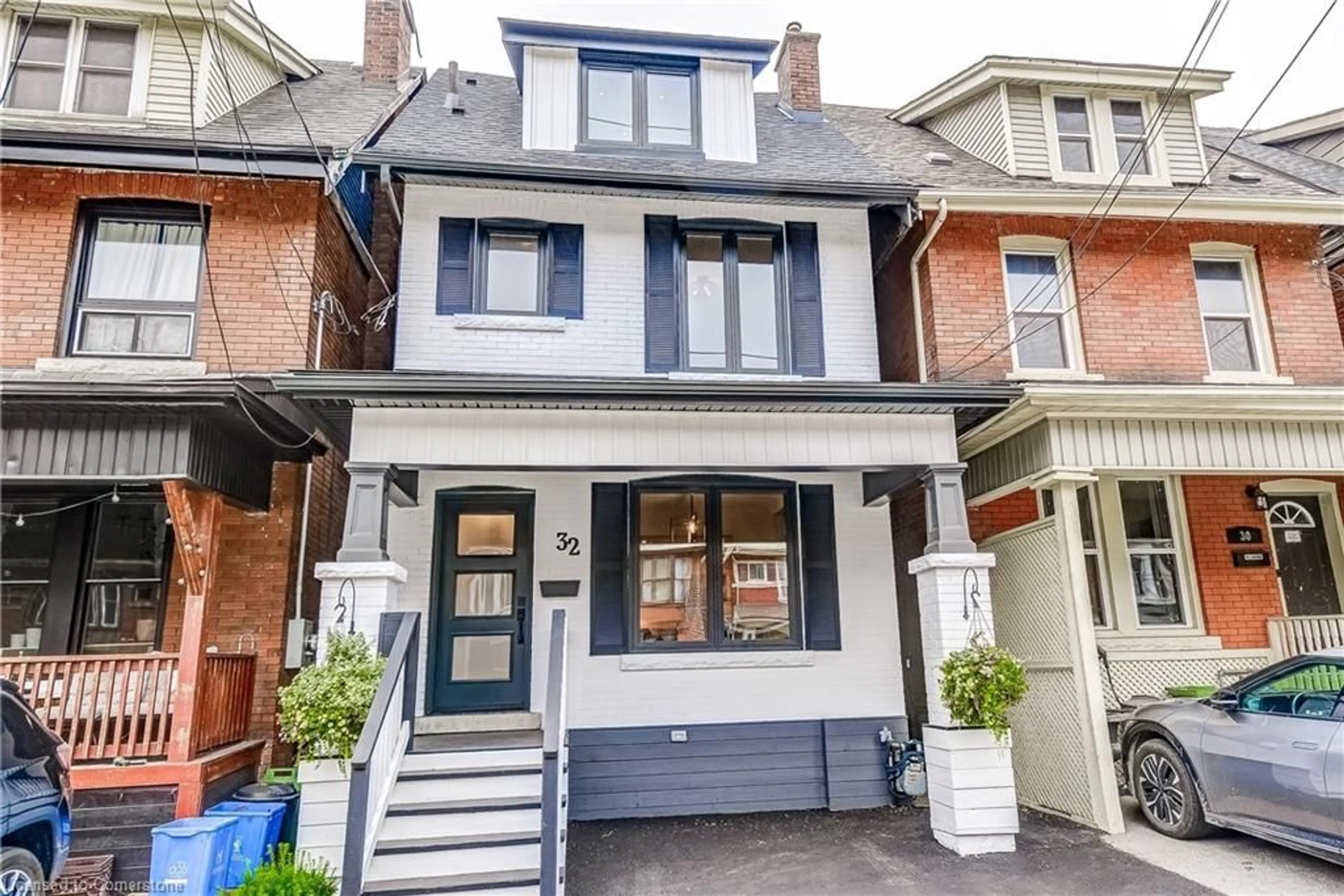 Home with brick exterior material, street for 32 Cumberland Ave, Hamilton Ontario L8M 1Y7
