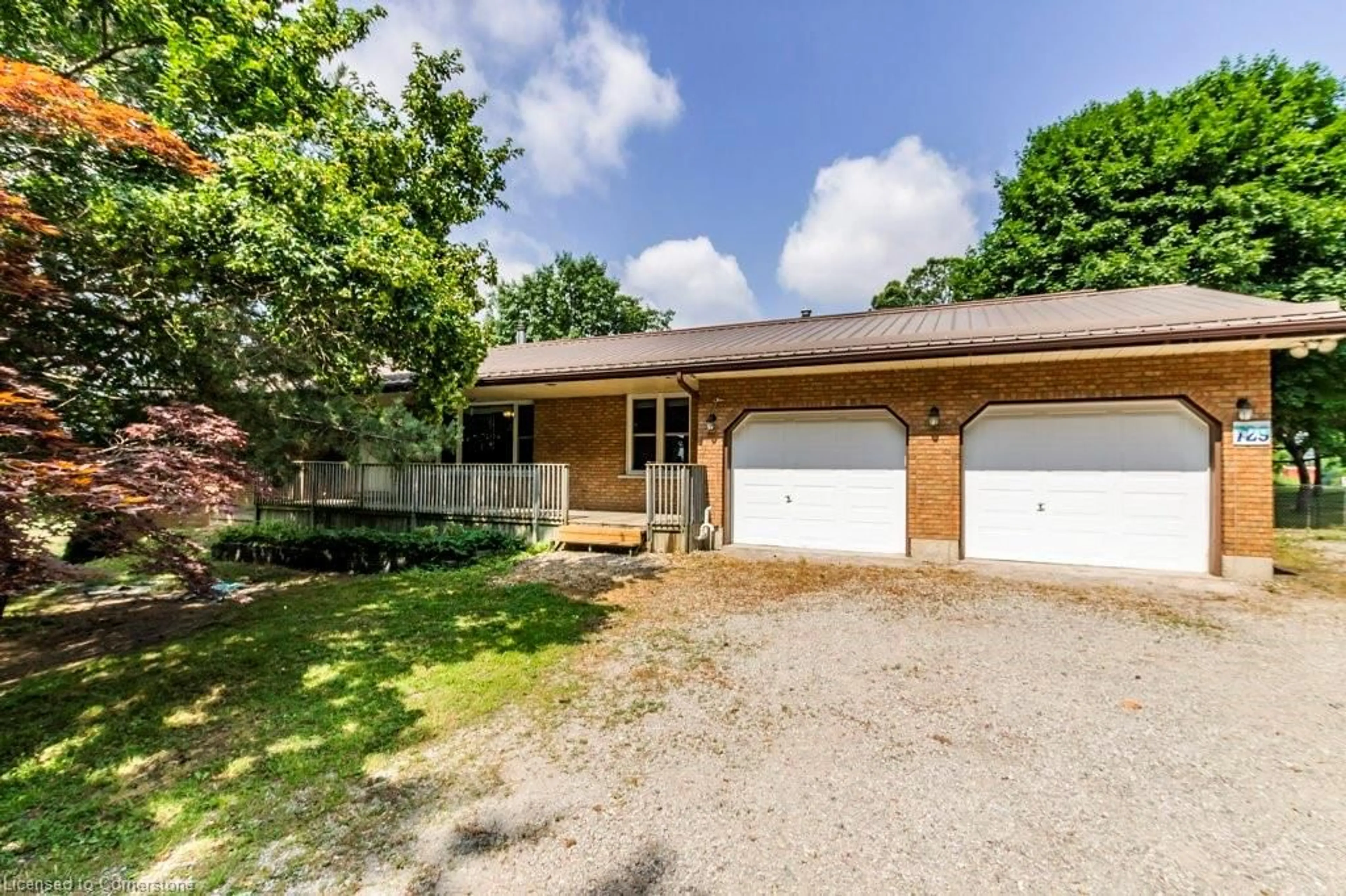 A pic from outside/outdoor area/front of a property/back of a property/a pic from drone, street for 729 Highway 6, Caledonia Ontario N3W 1M4
