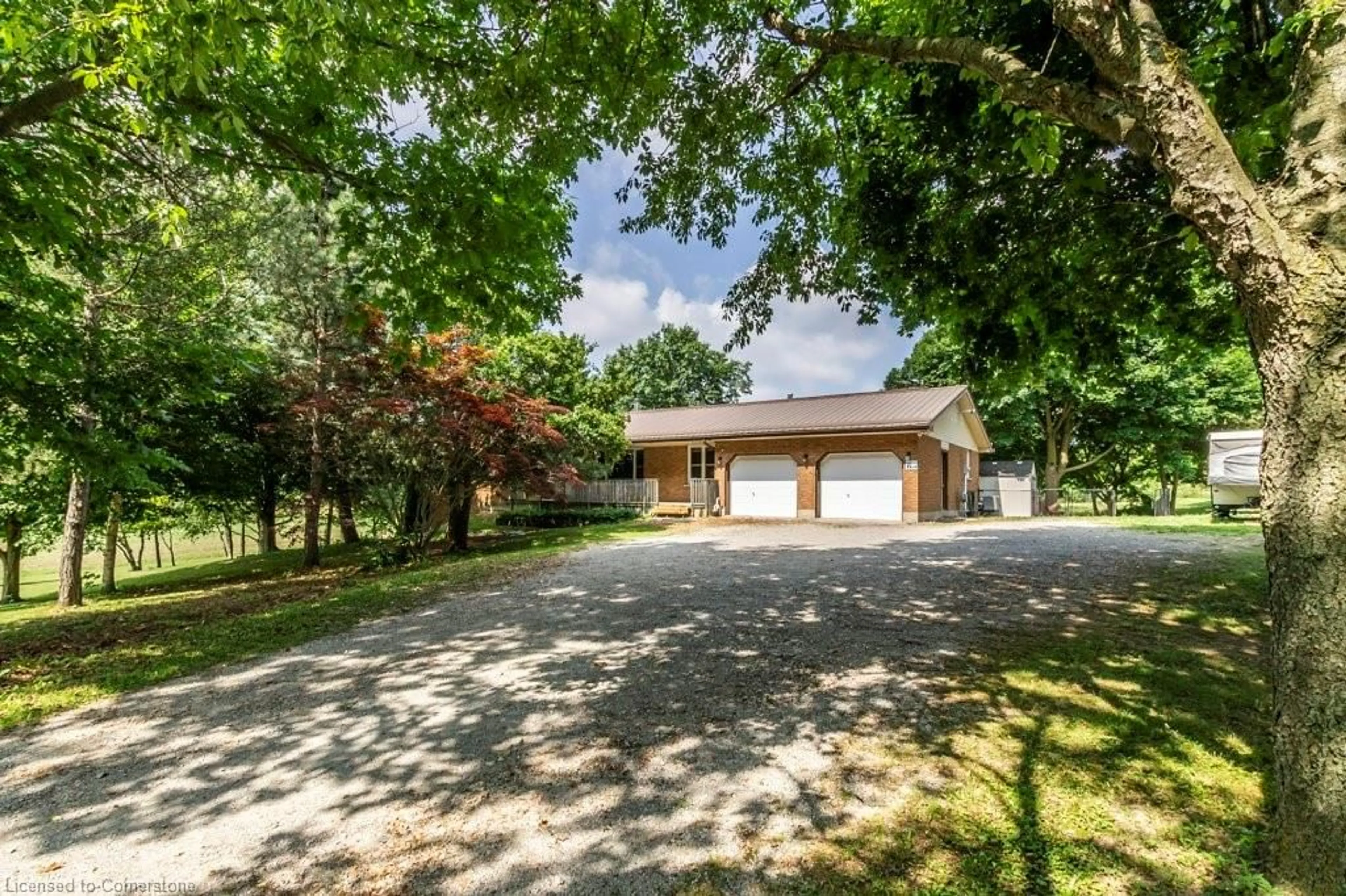A pic from outside/outdoor area/front of a property/back of a property/a pic from drone, street for 729 Highway 6, Caledonia Ontario N3W 1M4