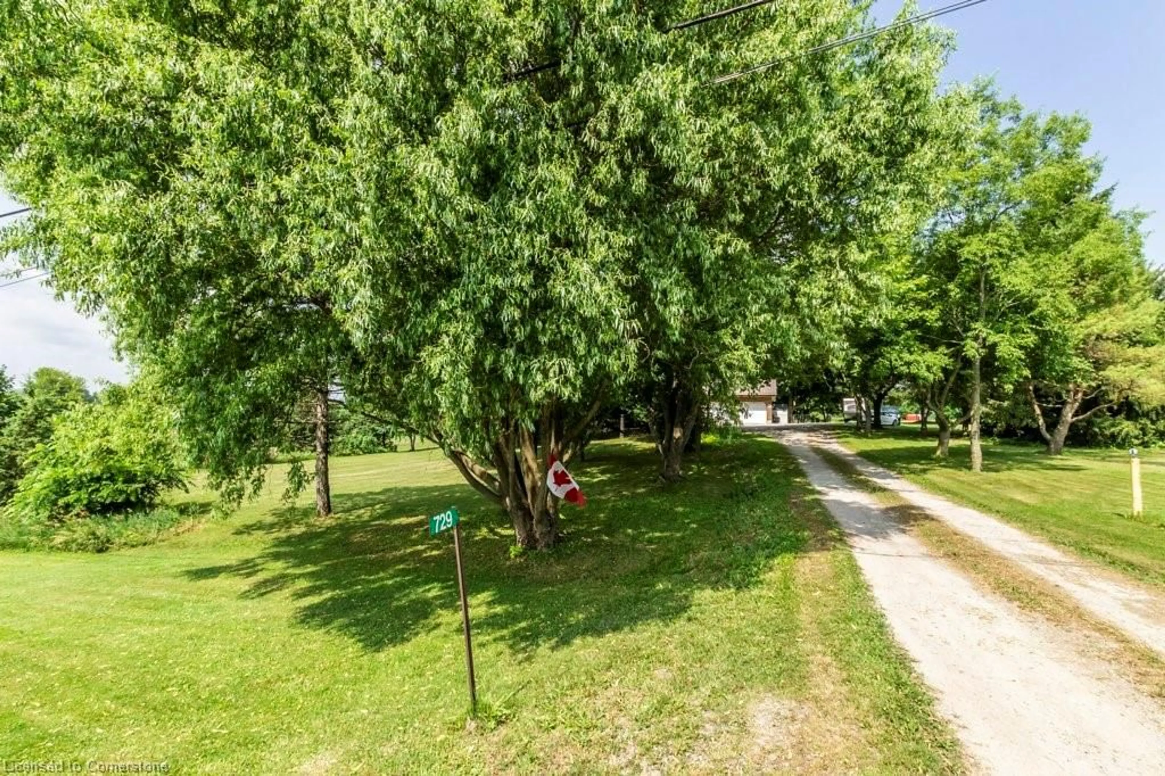 A pic from outside/outdoor area/front of a property/back of a property/a pic from drone, street for 729 Highway 6, Caledonia Ontario N3W 1M4