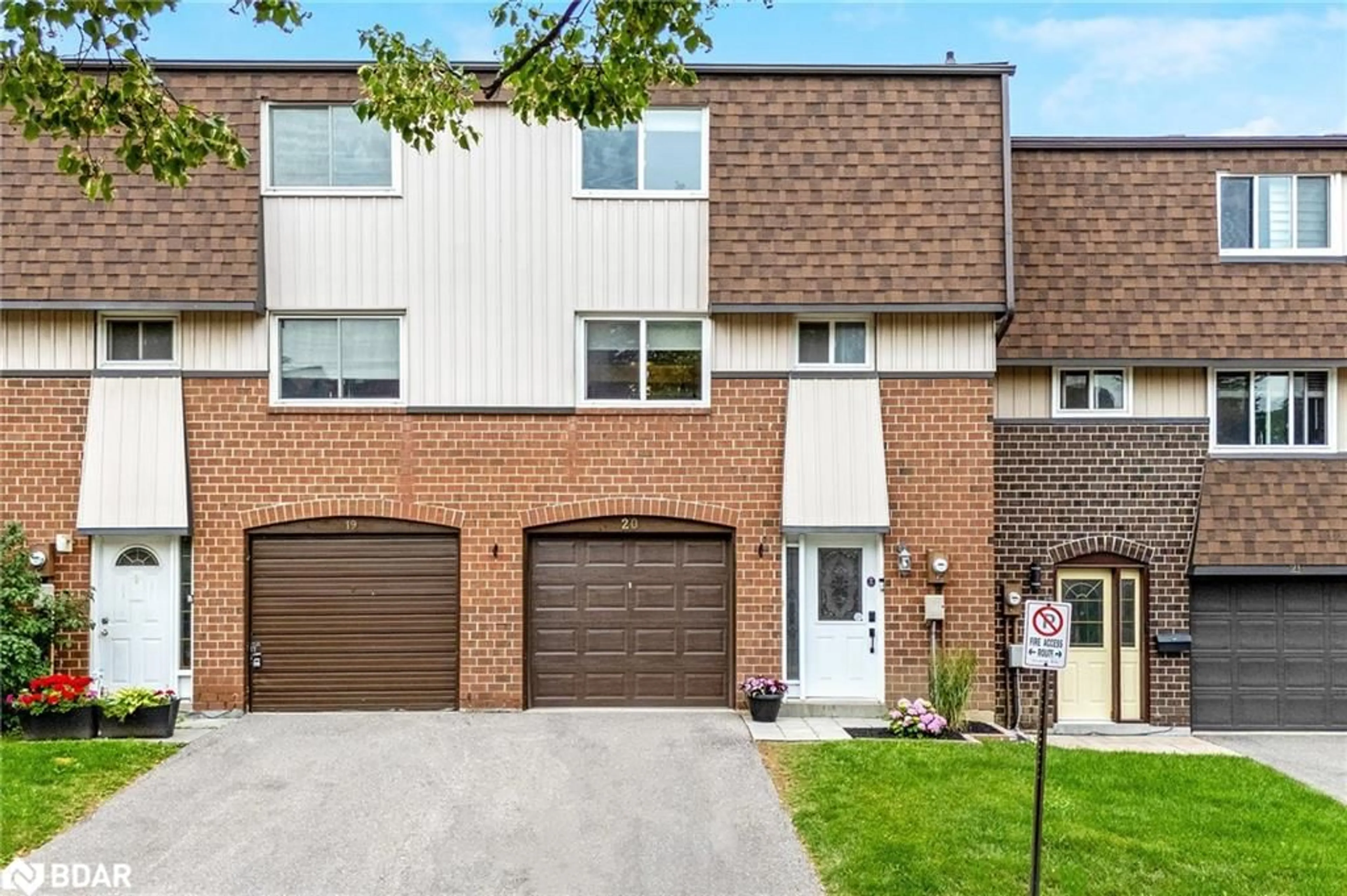Home with brick exterior material, street for 318 Laurier Ave, Milton Ontario L9T 3M9
