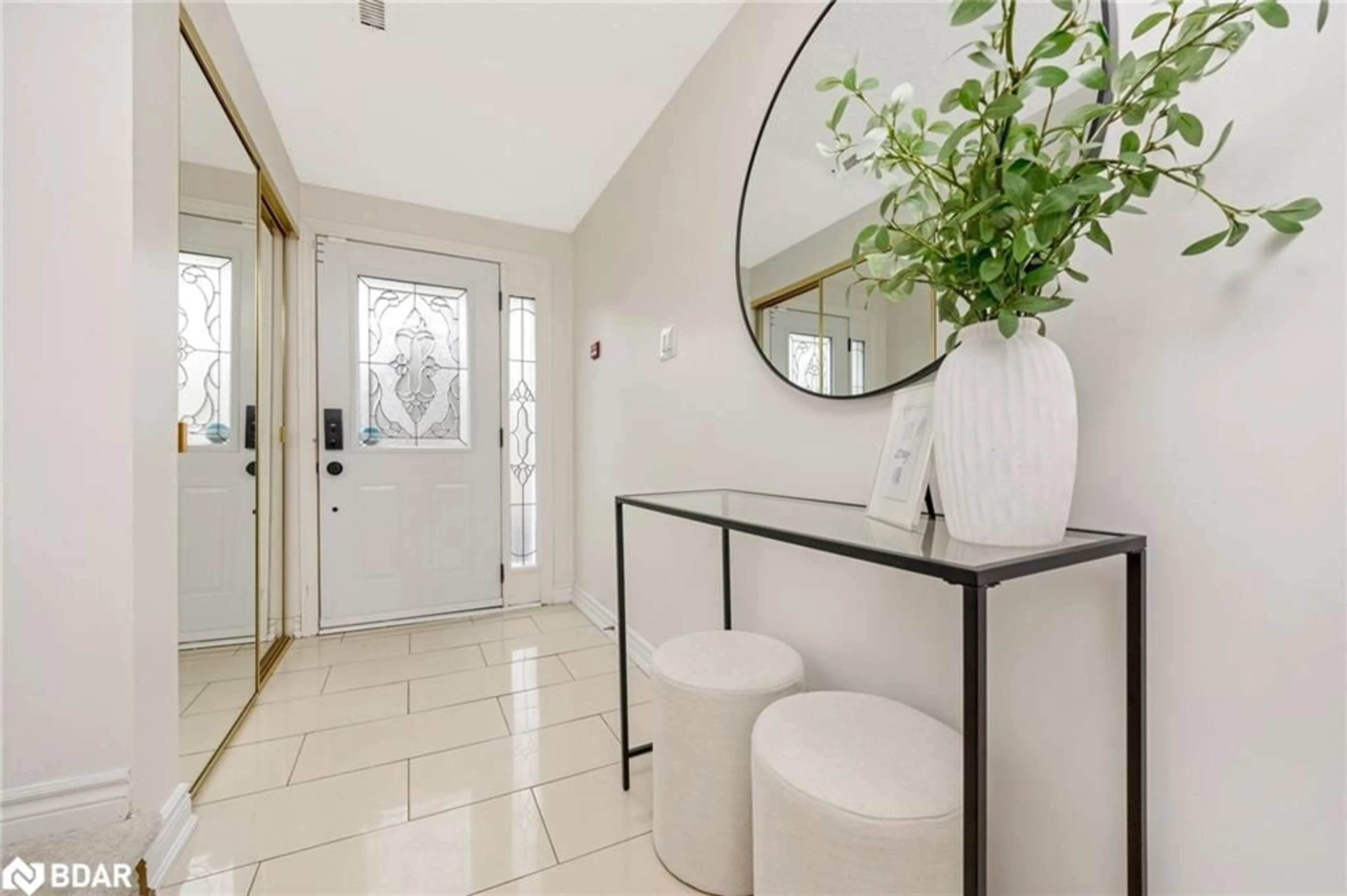 Indoor entryway for 318 Laurier Ave, Milton Ontario L9T 3M9