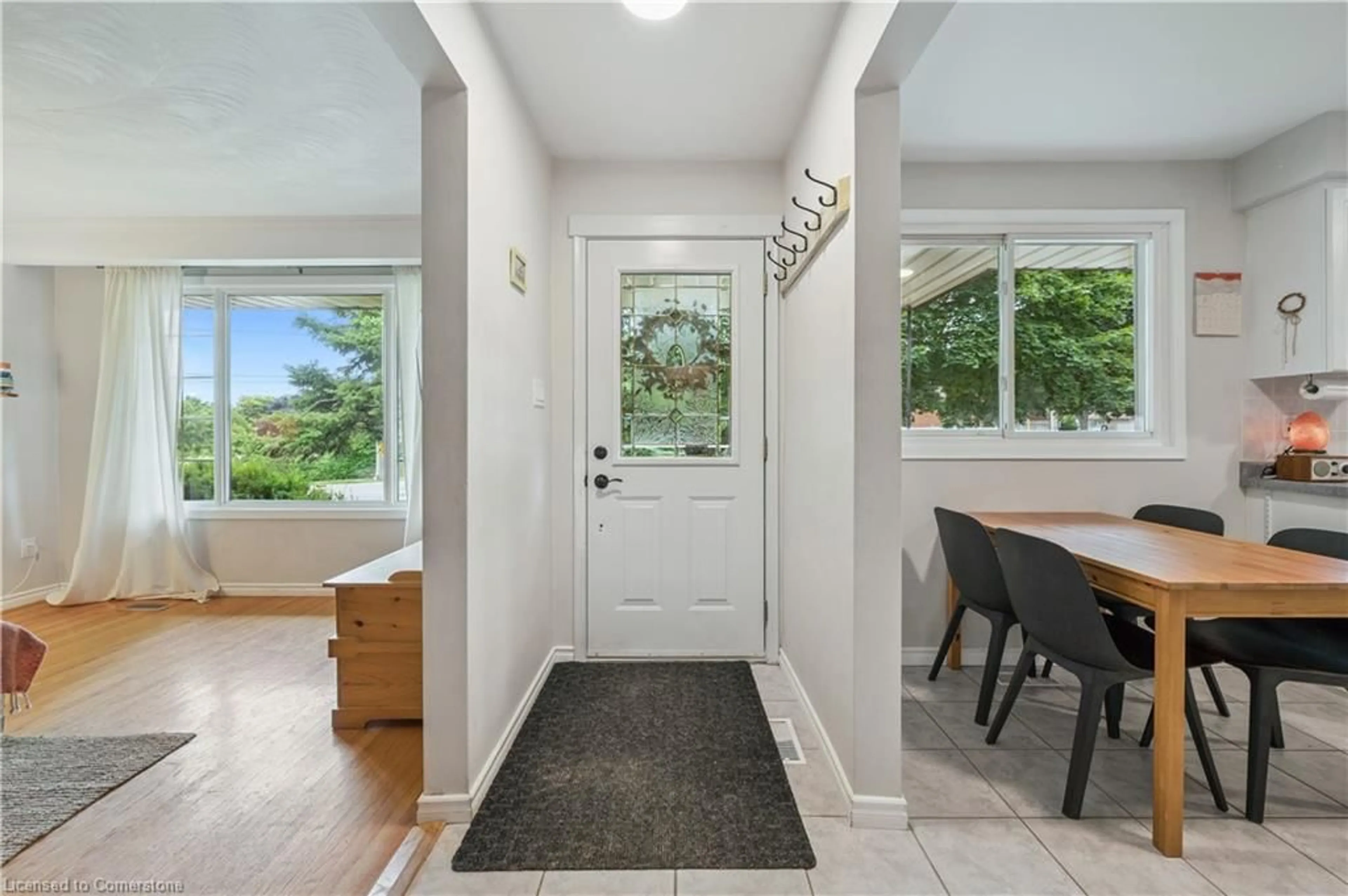Indoor entryway for 456 Speedvale Ave, Guelph Ontario N1E 1P1