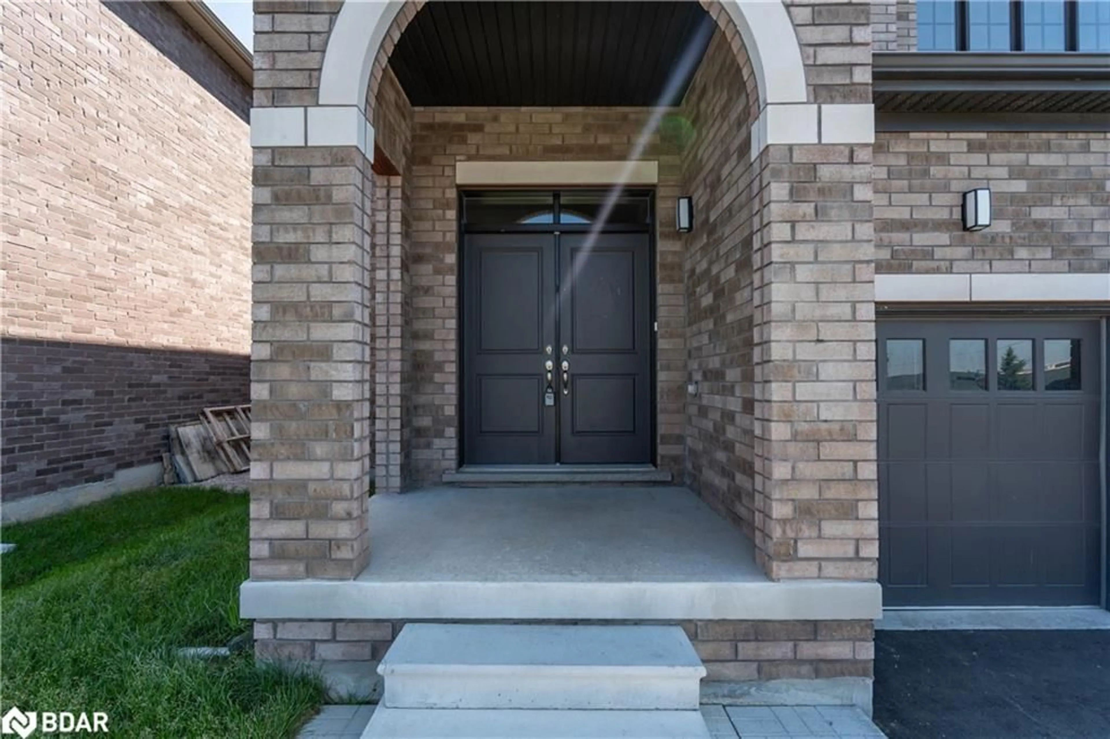 Indoor entryway for 269 Dingman St, Arthur Ontario N0G 1A0