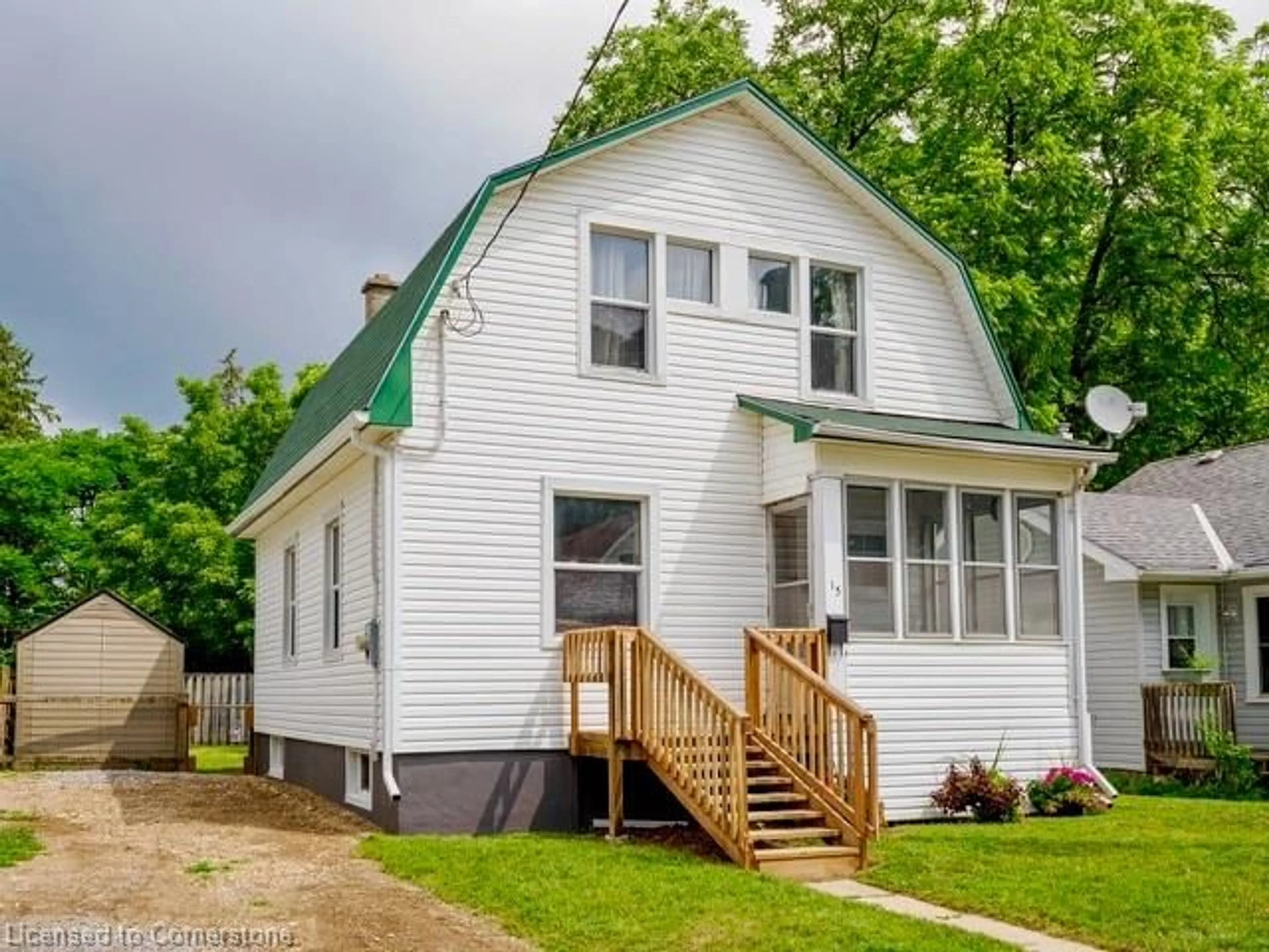 Home with vinyl exterior material, street for 15 James St, Simcoe Ontario N3Y 1E1