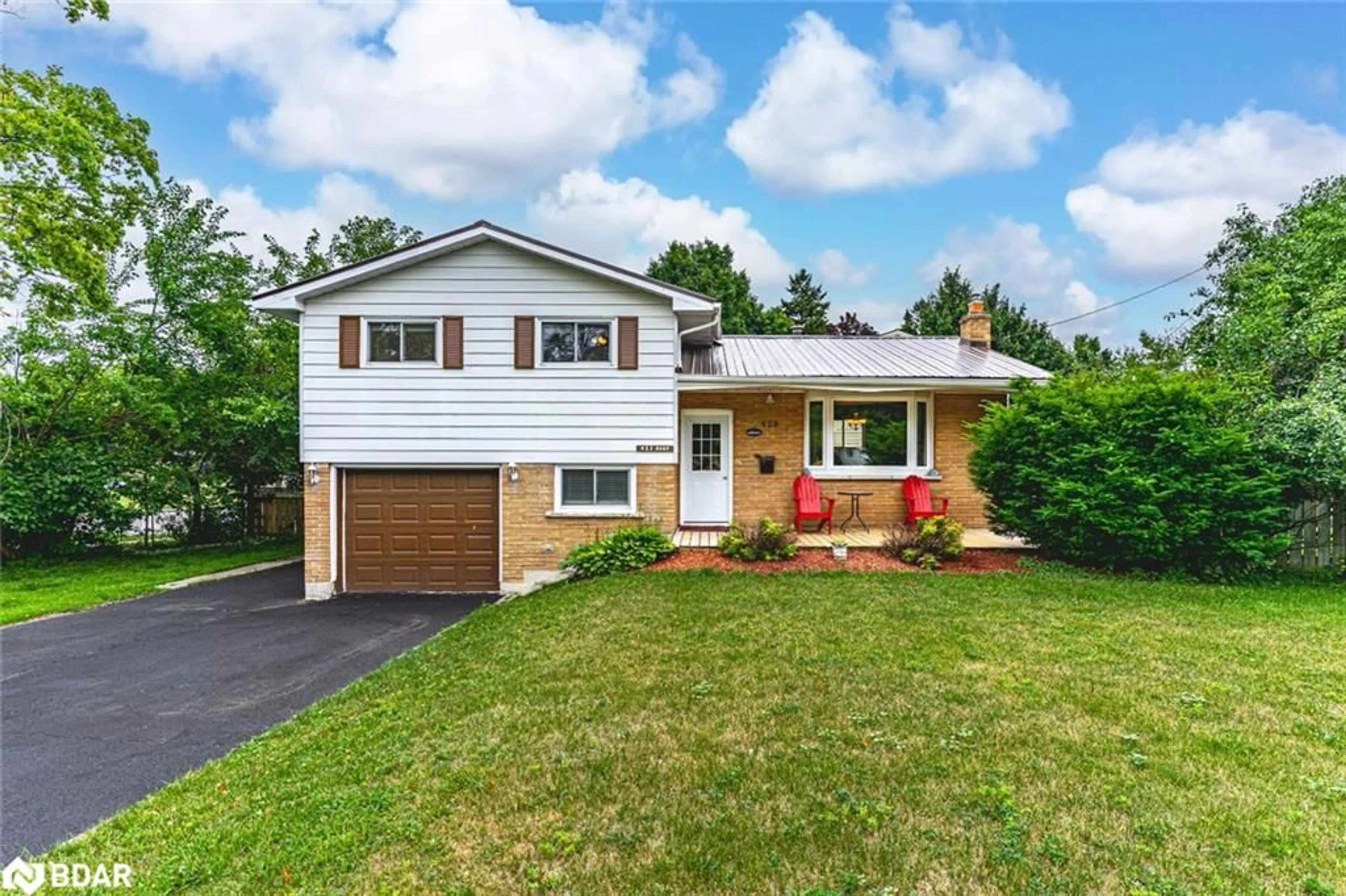 Home with vinyl exterior material, street for 423 Mary St, Orillia Ontario L3V 3G5