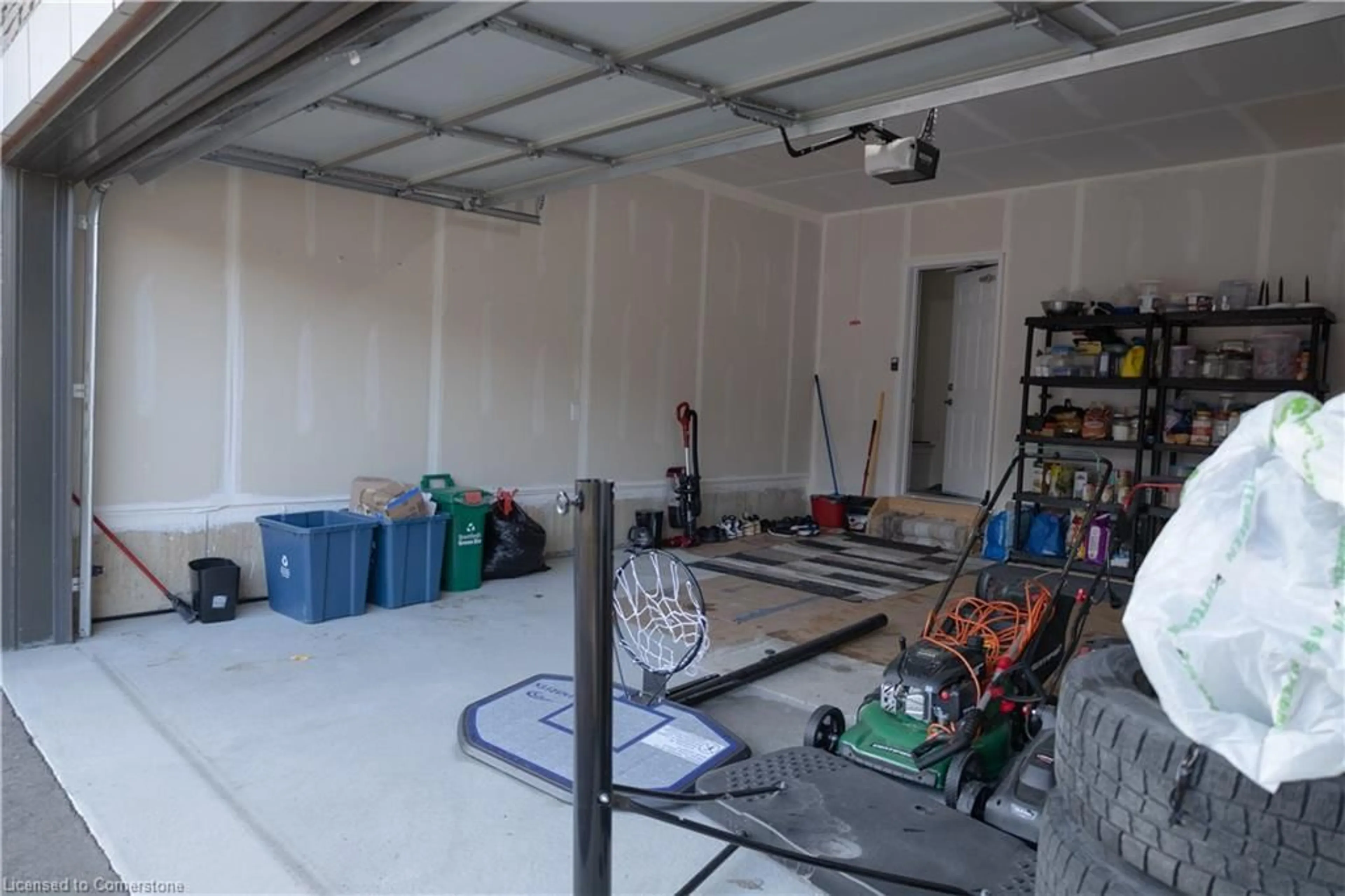 Indoor garage for 218 Wilmot Rd, Brantford Ontario N3T 0V8