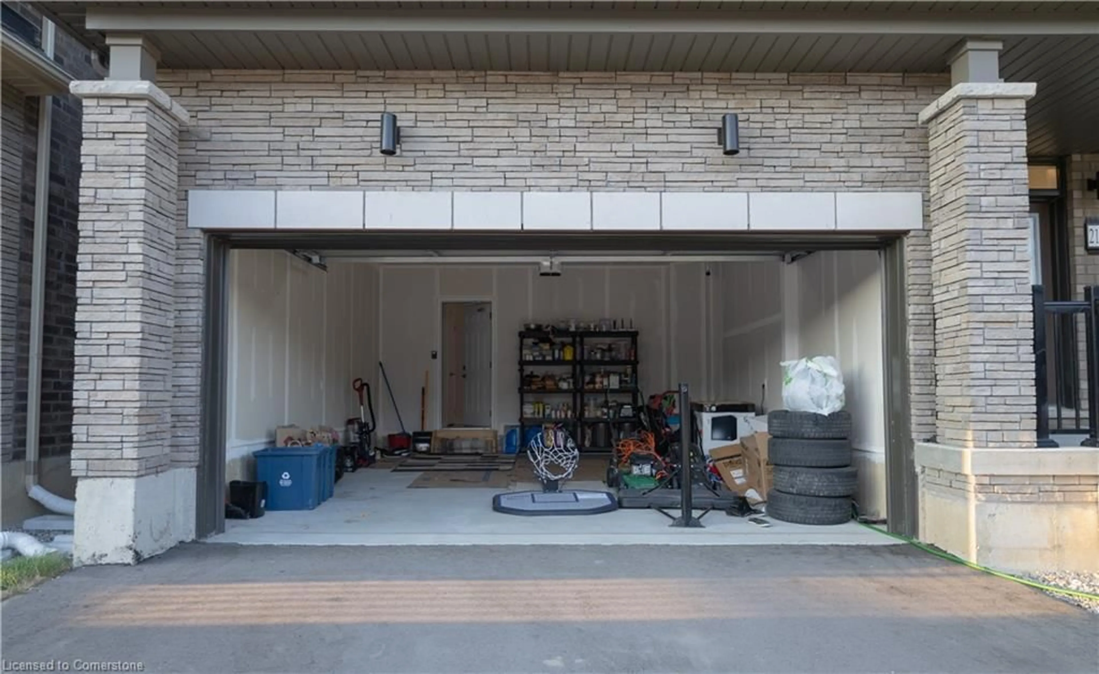 Indoor garage for 218 Wilmot Rd, Brantford Ontario N3T 0V8