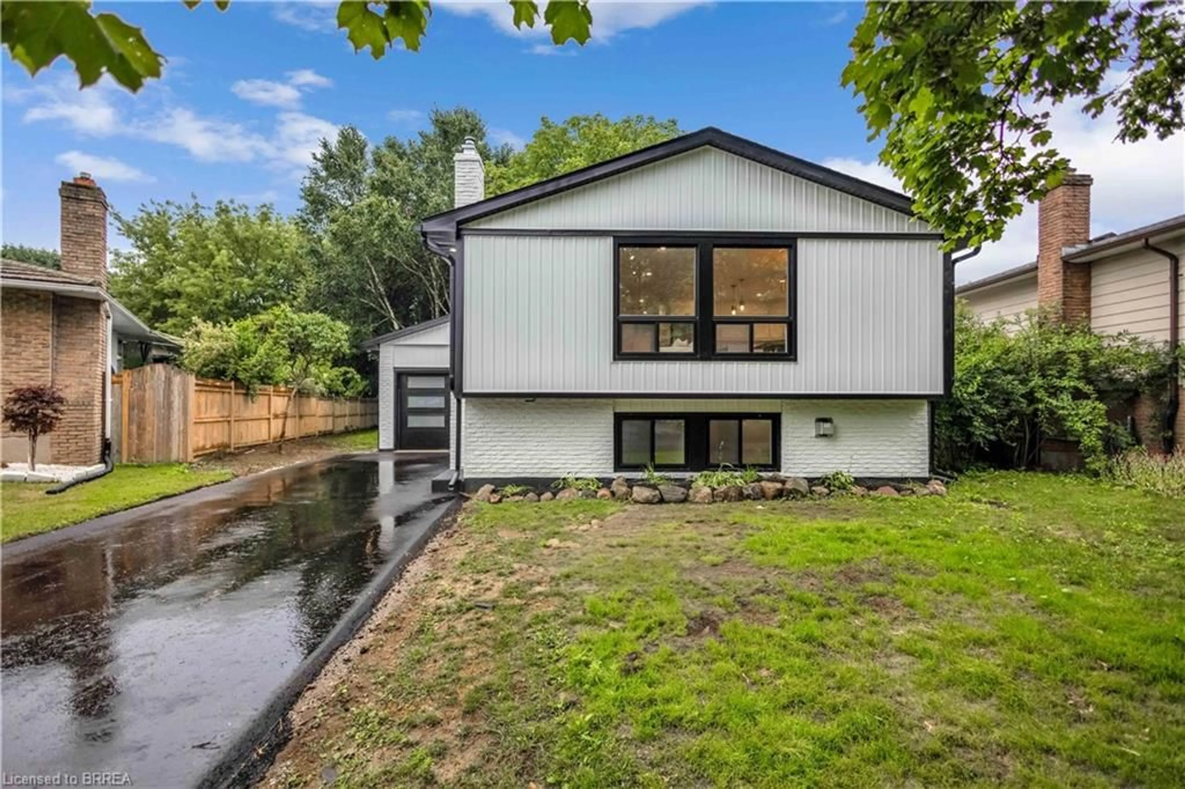 Home with vinyl exterior material, unknown for 28 Crestlynn Cres, Simcoe Ontario N3Y 4V8