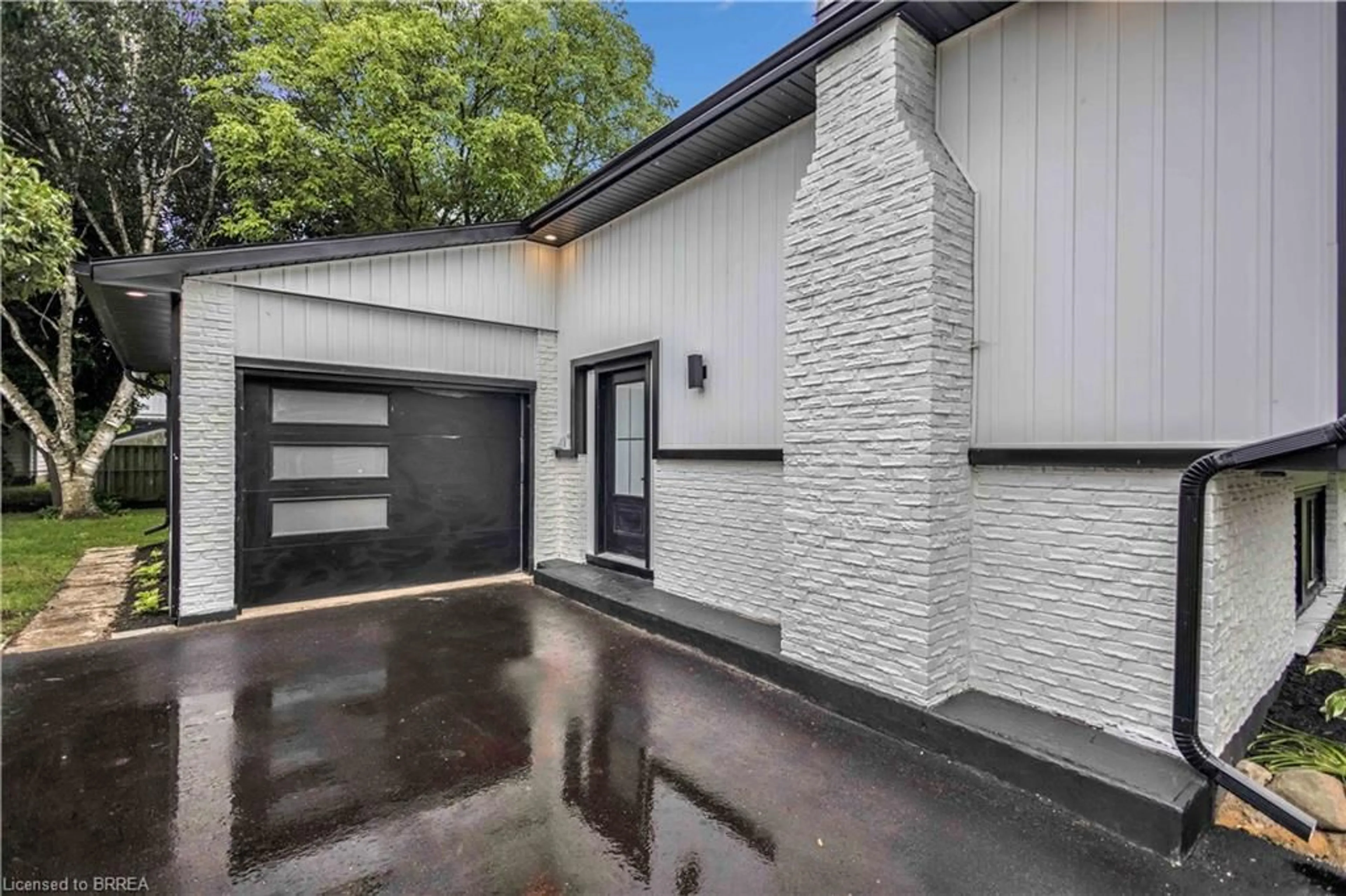 Home with brick exterior material, street for 28 Crestlynn Cres, Simcoe Ontario N3Y 4V8