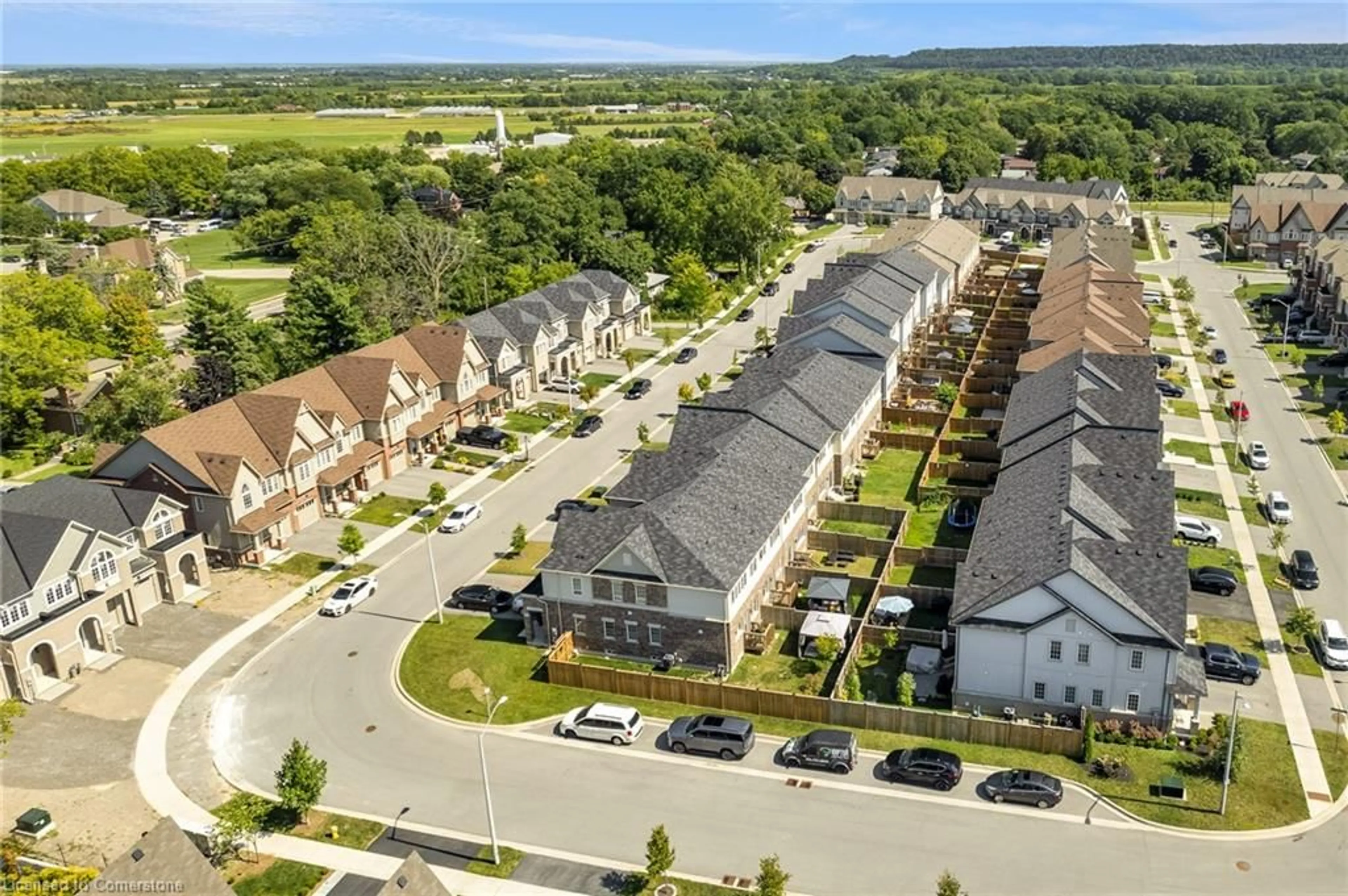 A pic from outside/outdoor area/front of a property/back of a property/a pic from drone, street for 4068 Fracchioni Dr, Beamsville Ontario L0R 1B4