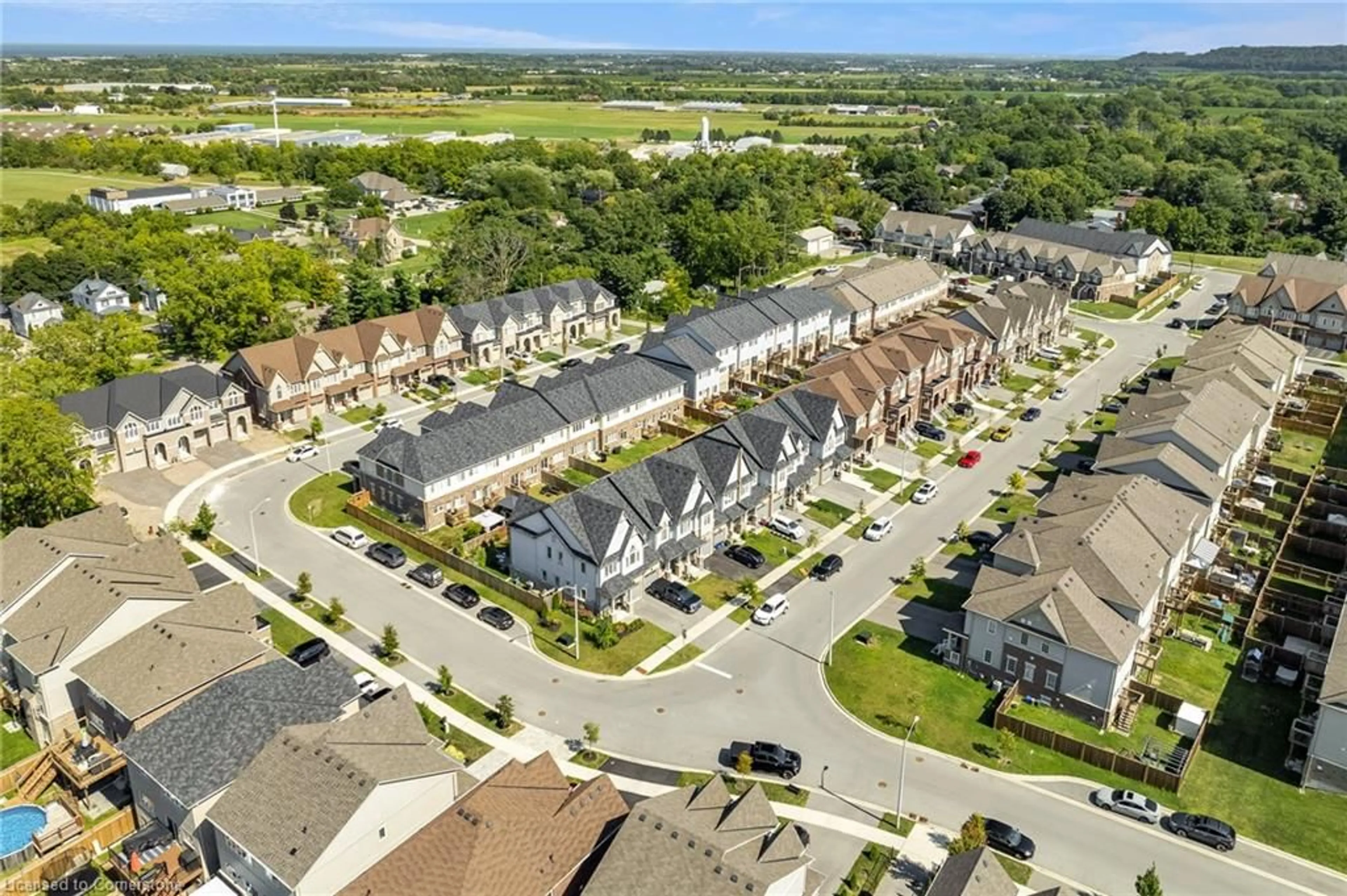 A pic from outside/outdoor area/front of a property/back of a property/a pic from drone, street for 4068 Fracchioni Dr, Beamsville Ontario L0R 1B4