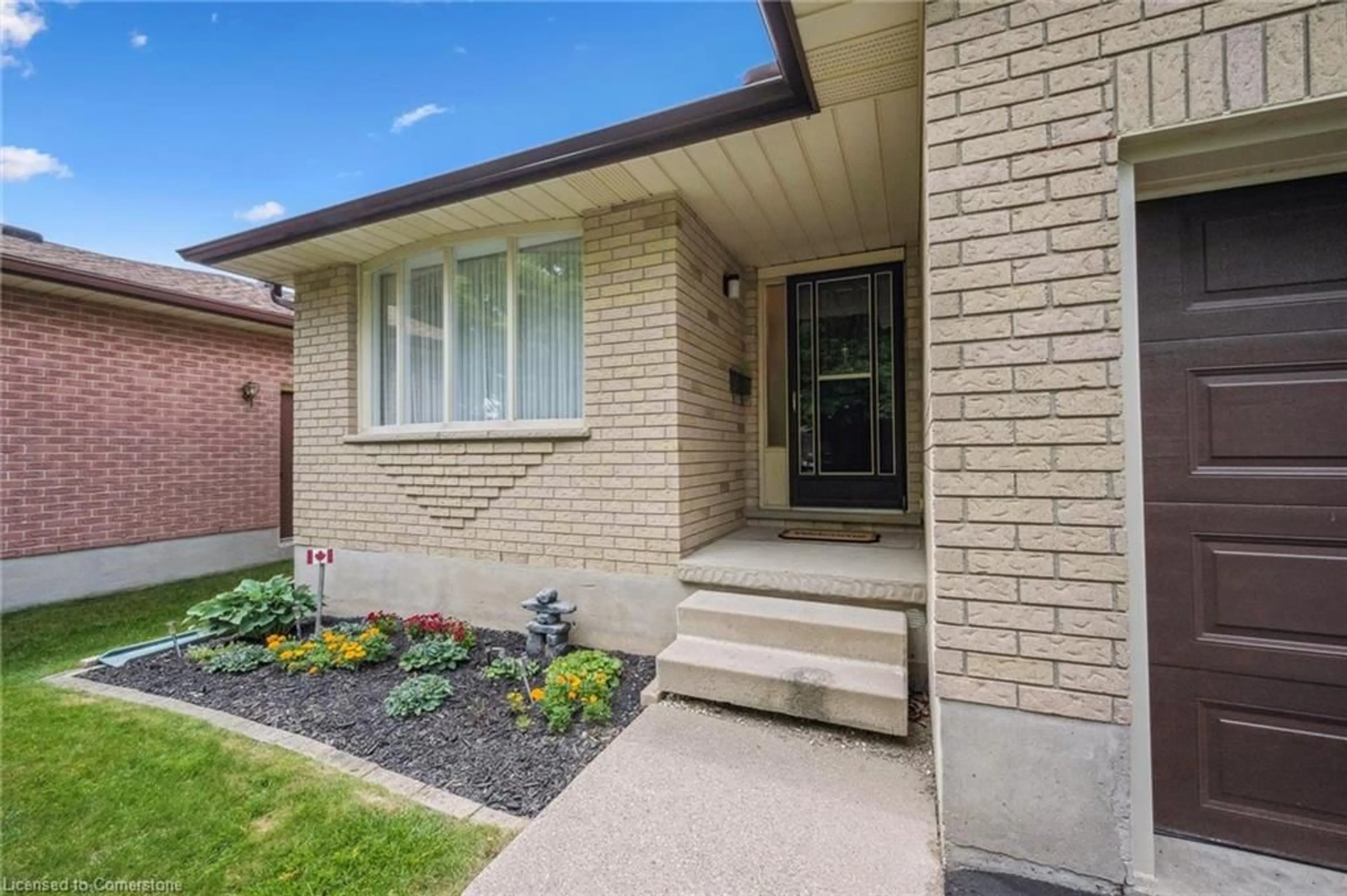Home with brick exterior material, street for 147 Sunpoint Cres, Waterloo Ontario N2V 1T9
