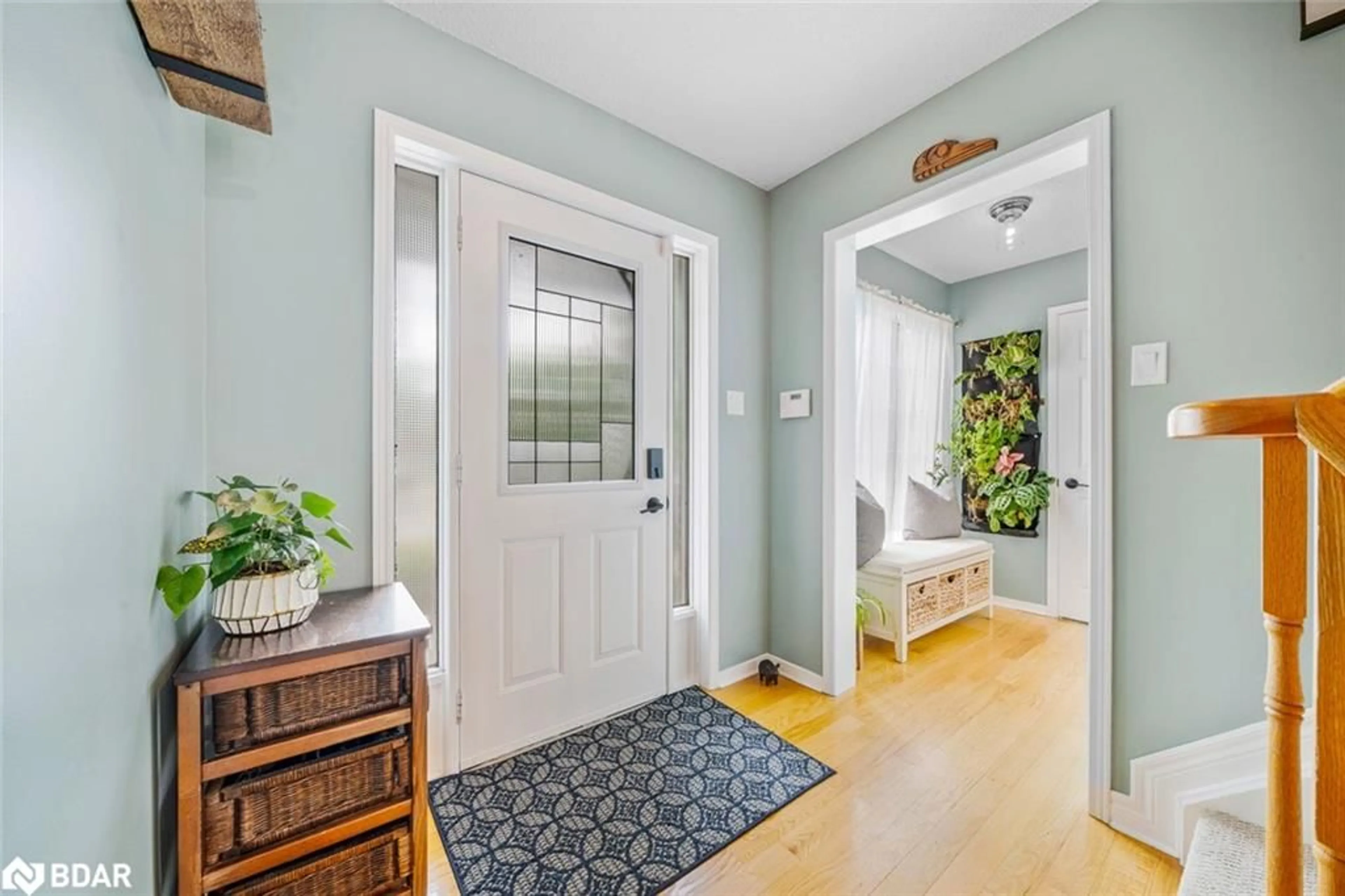 Indoor entryway for 18 Heritage Rd, Cookstown Ontario L0L 1L0